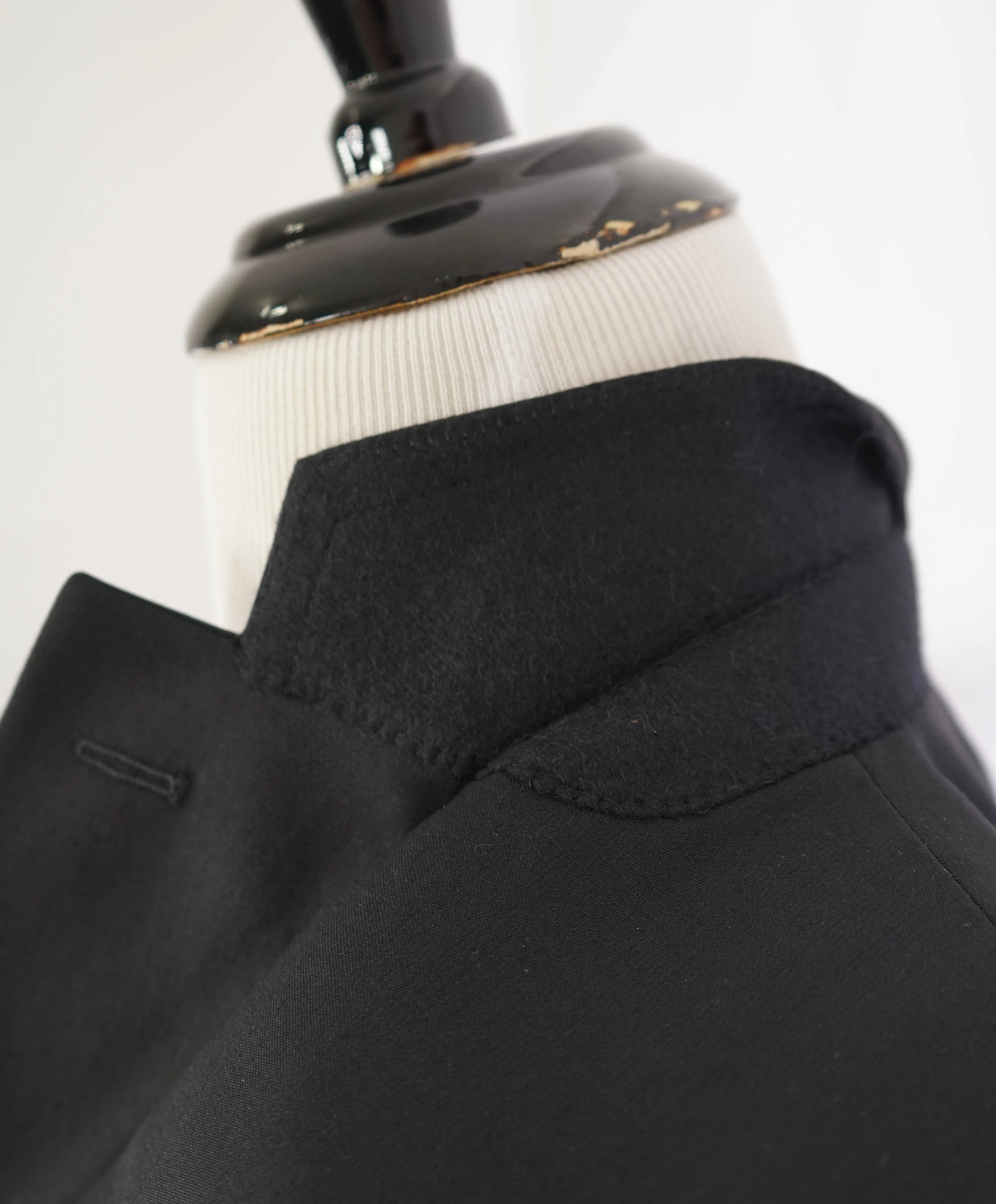 CANALI - Black *CLOSET STAPLE* Notch Lapel Tuxedo Suit - 50L (60L EU)