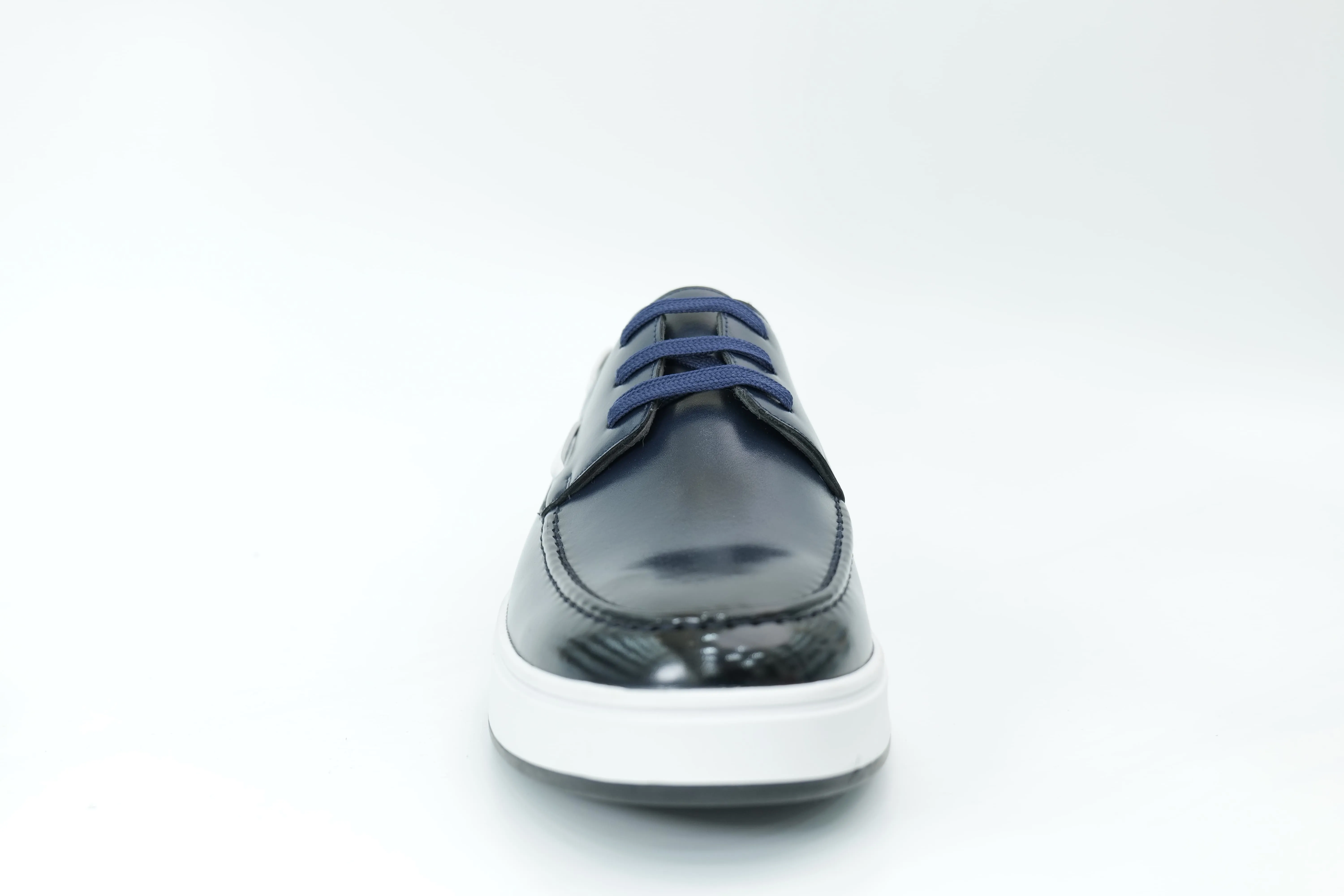 Casual sneakers
