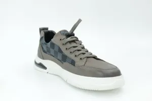 Casual sneakers