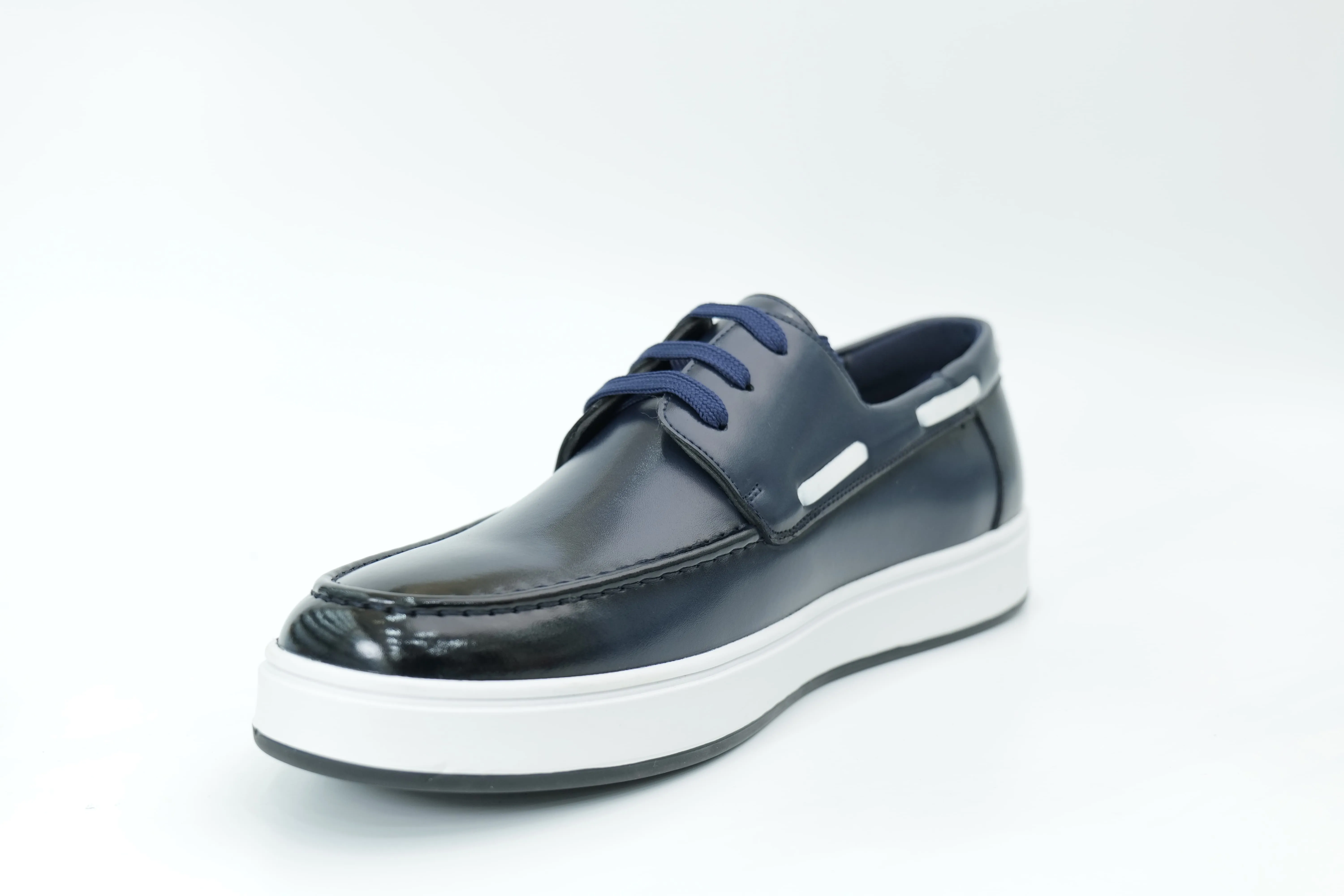 Casual sneakers