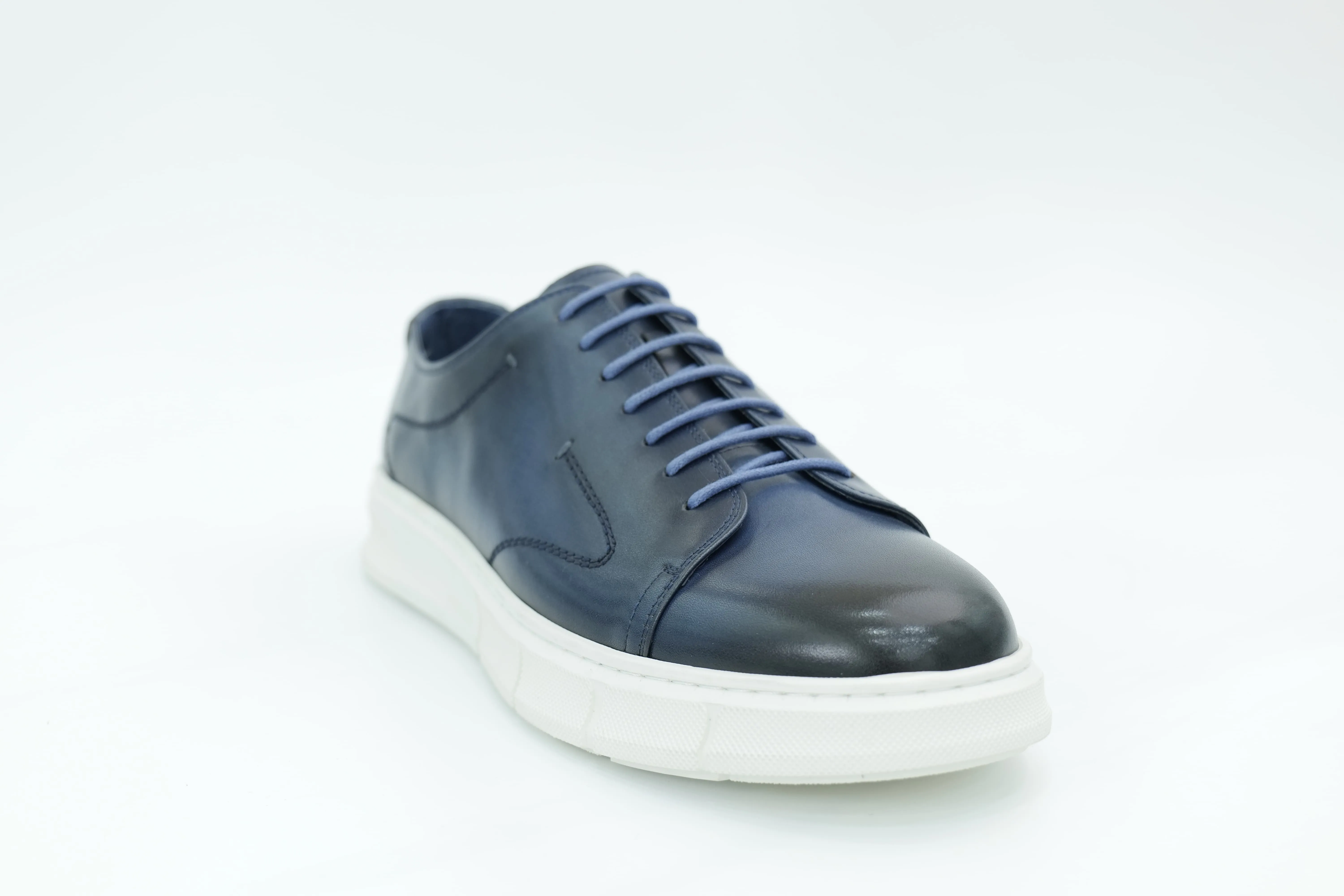 Casual sneakers