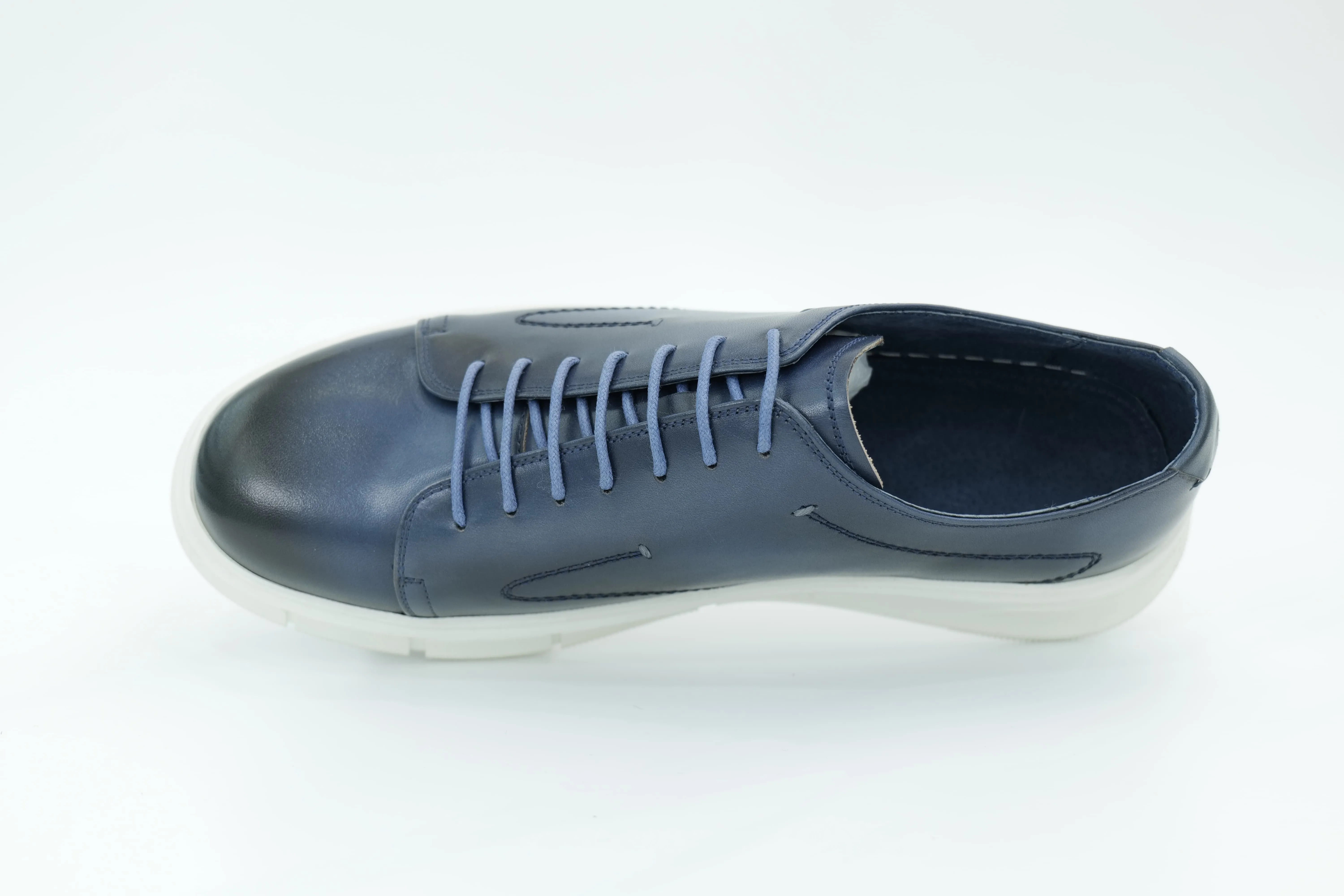 Casual sneakers