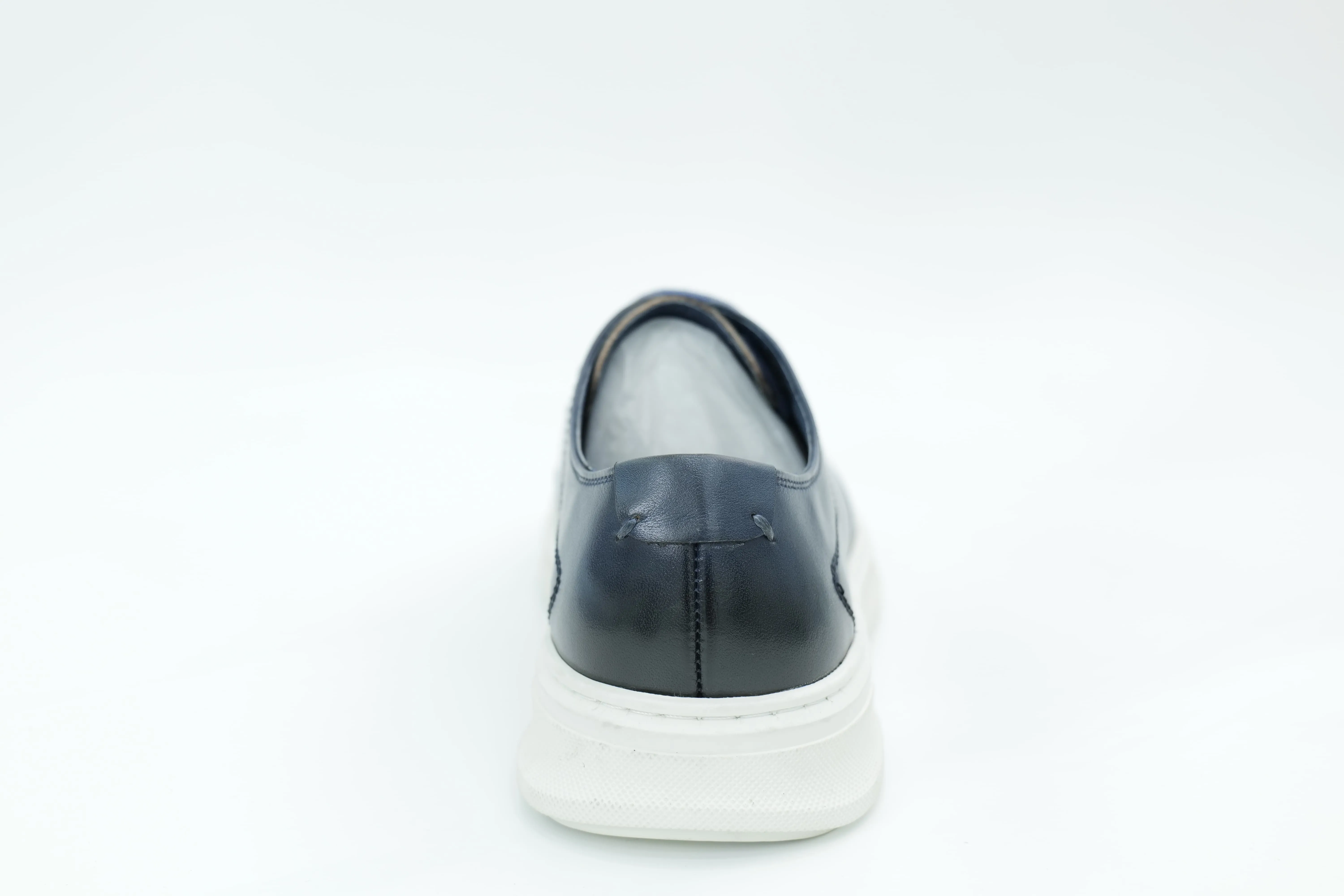 Casual sneakers