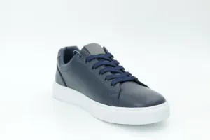 Casual sneakers