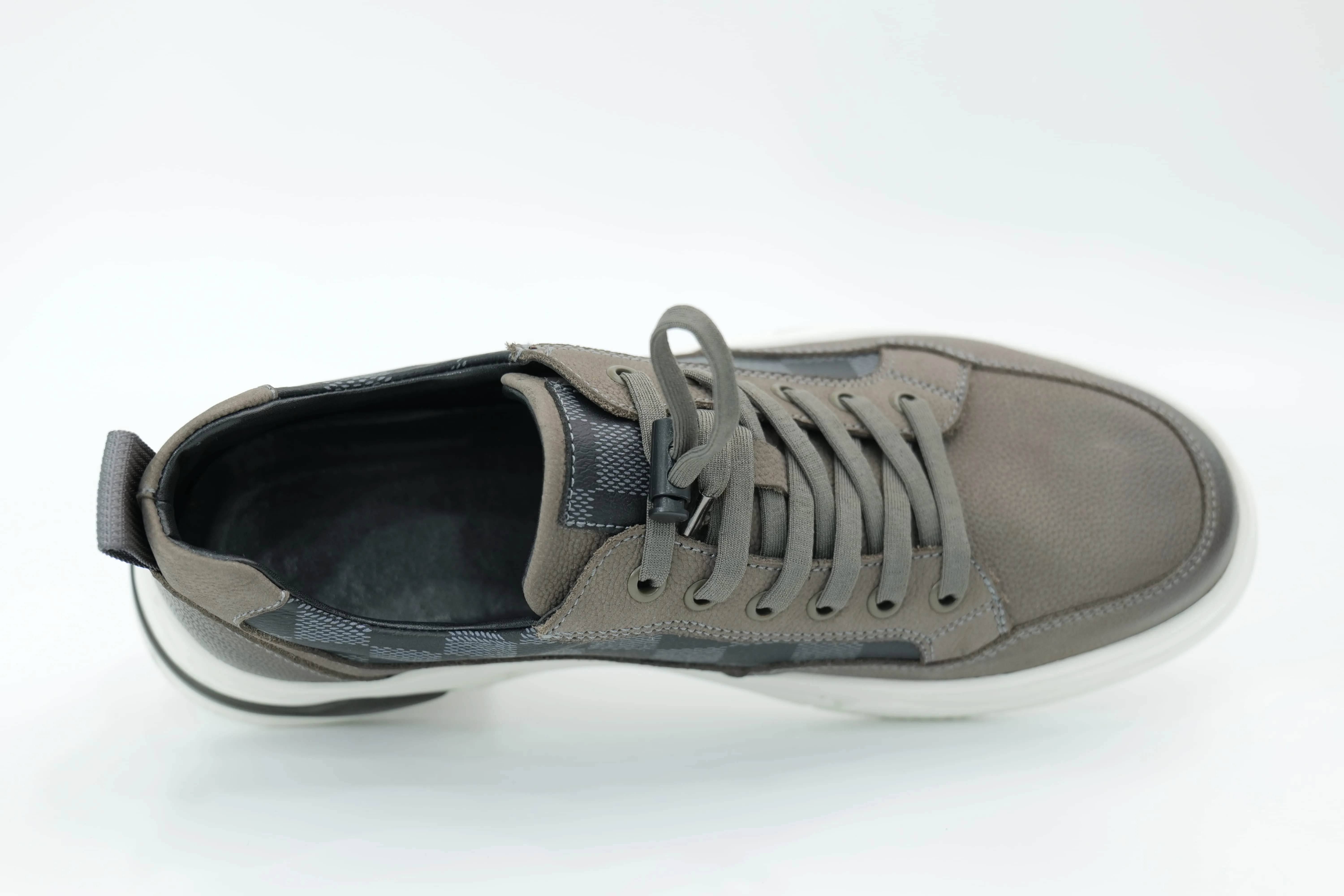 Casual sneakers