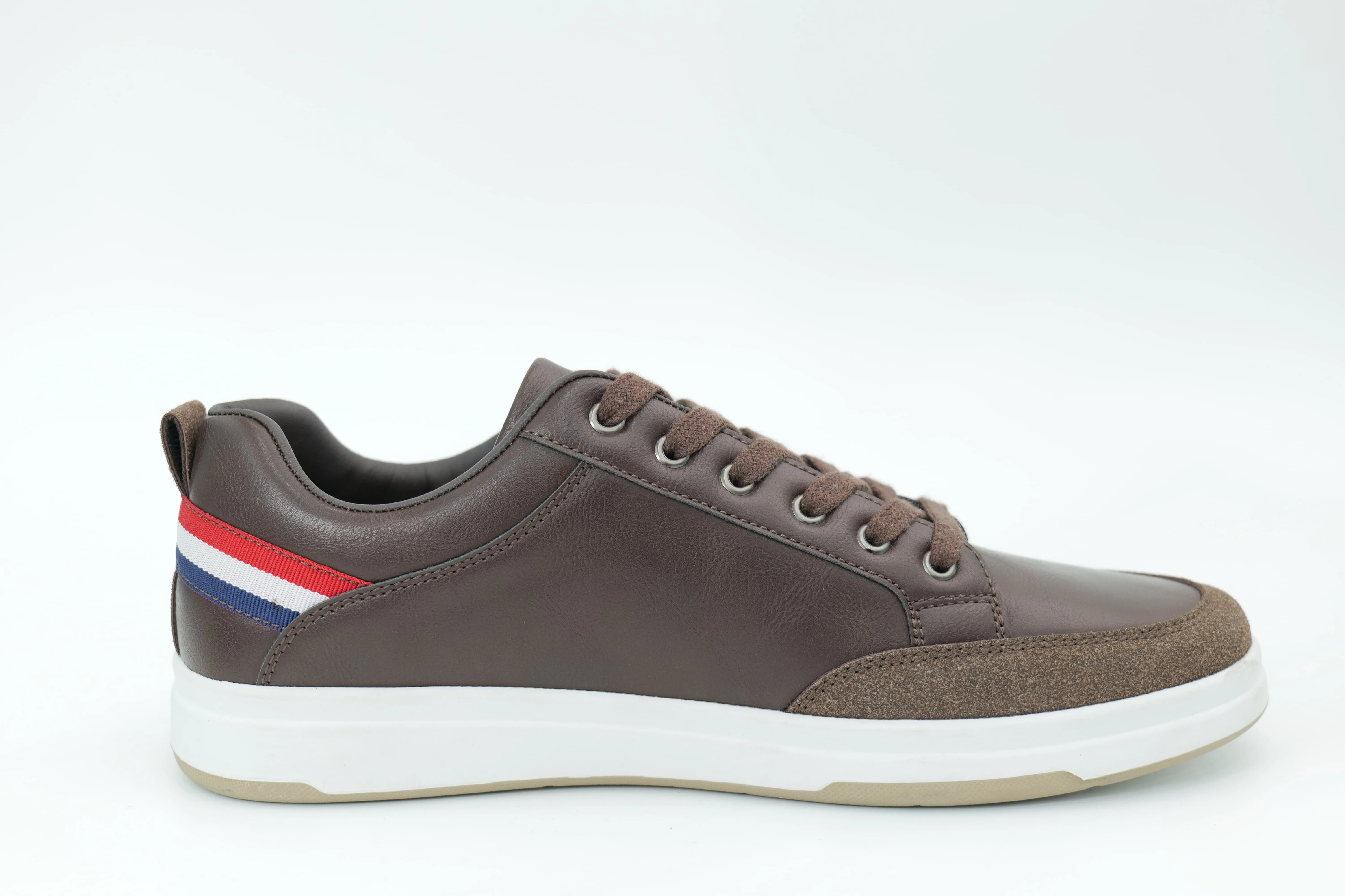 Casual sneakers