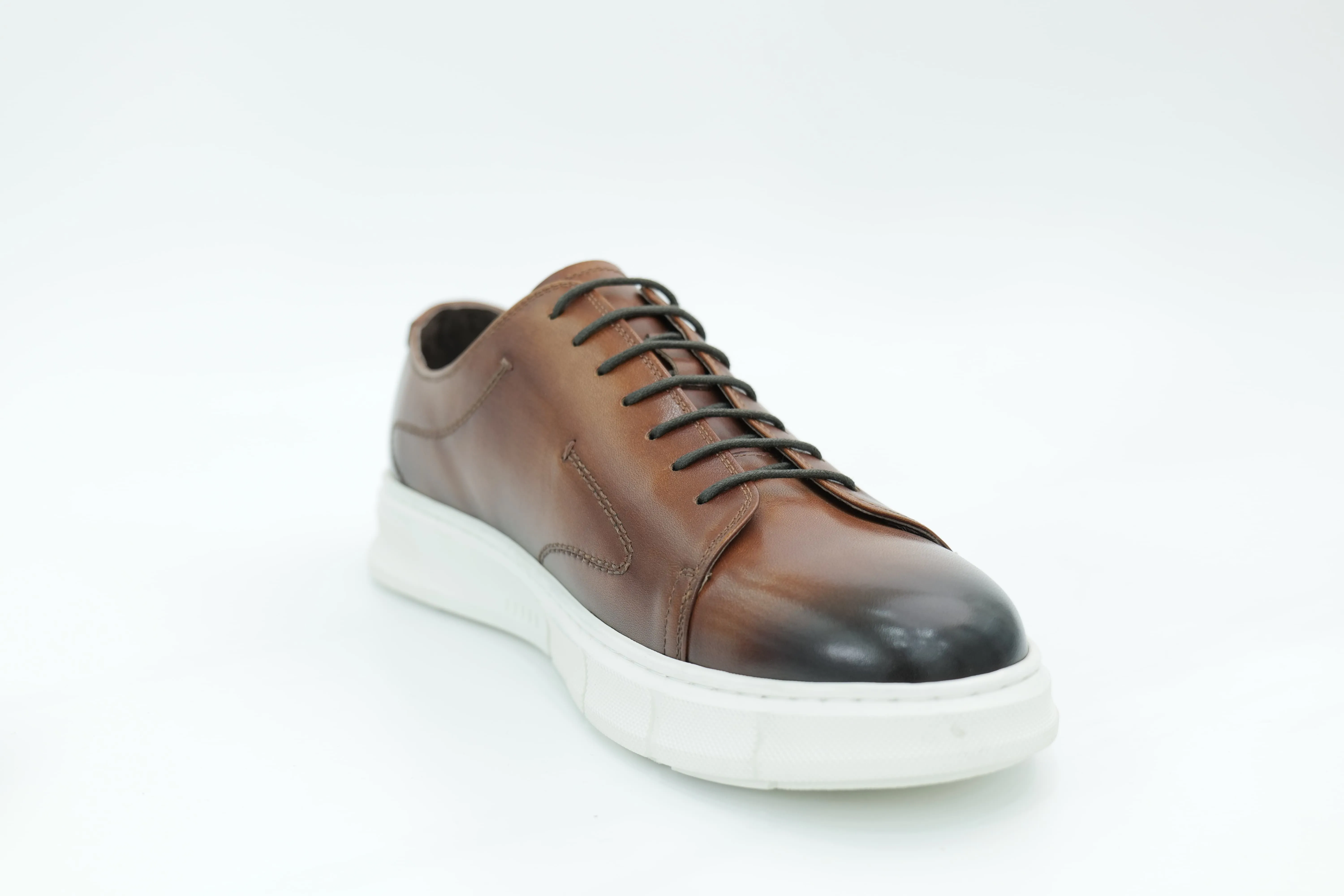 Casual sneakers