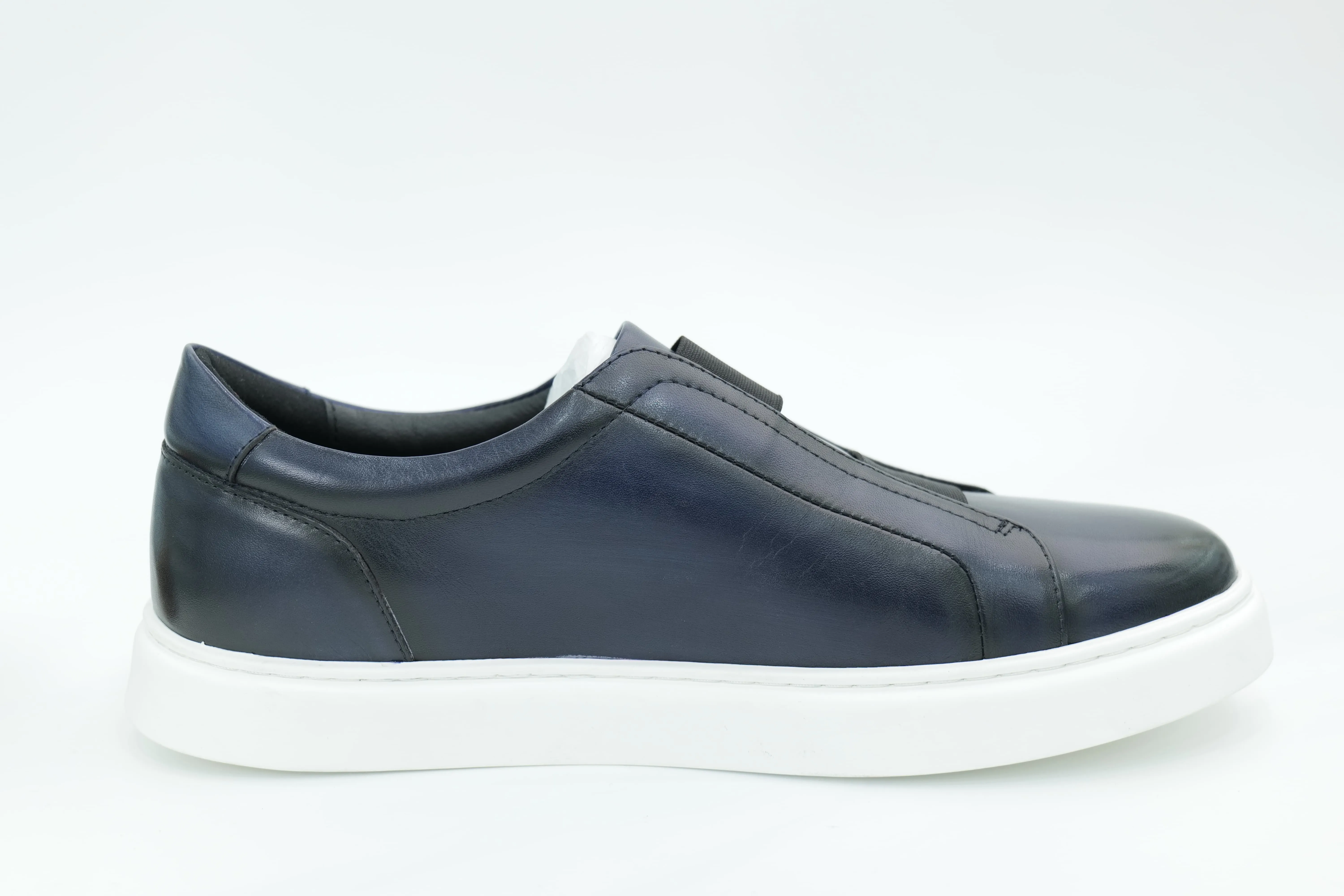 Casual sneakers