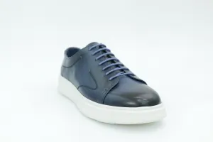 Casual sneakers