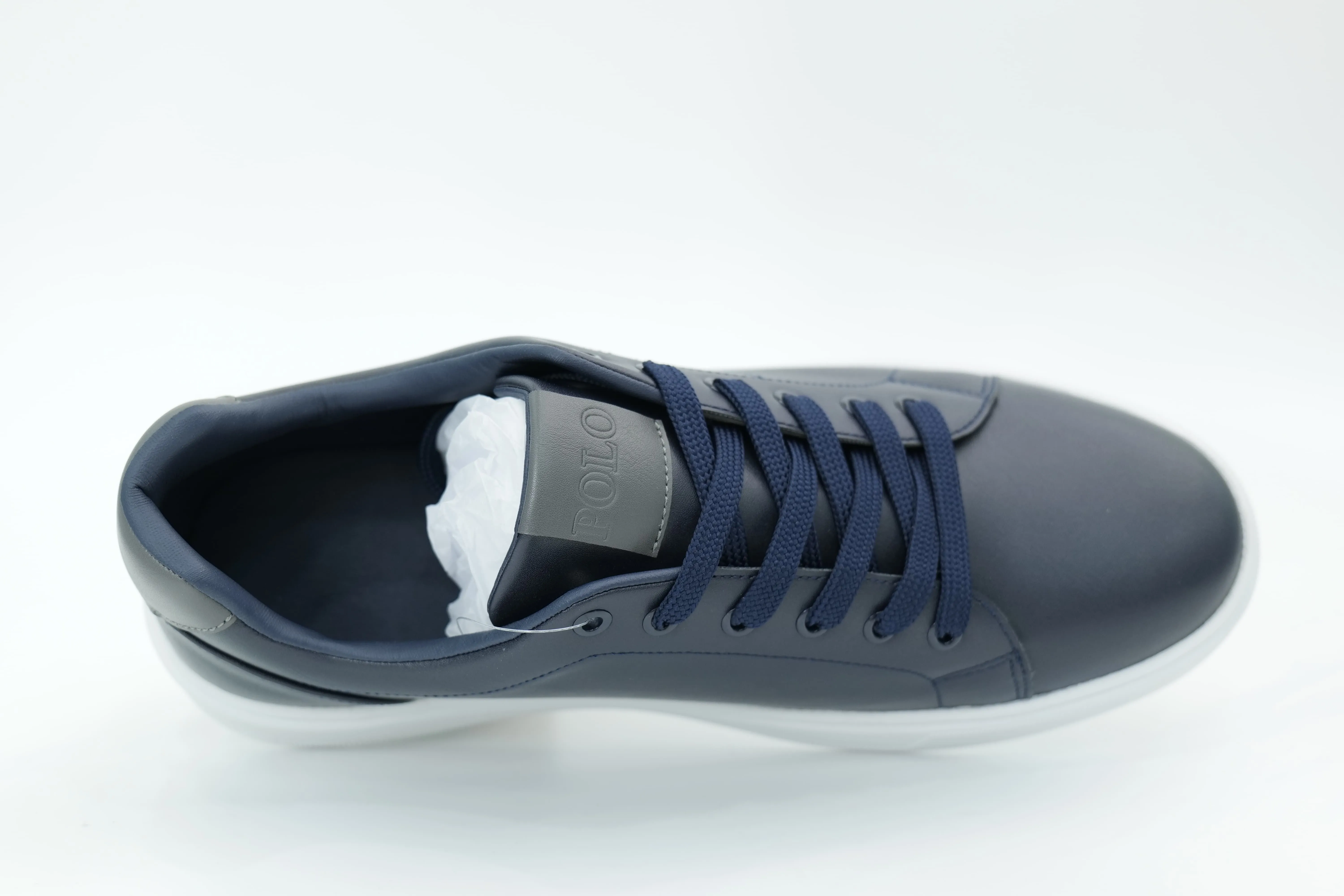 Casual sneakers