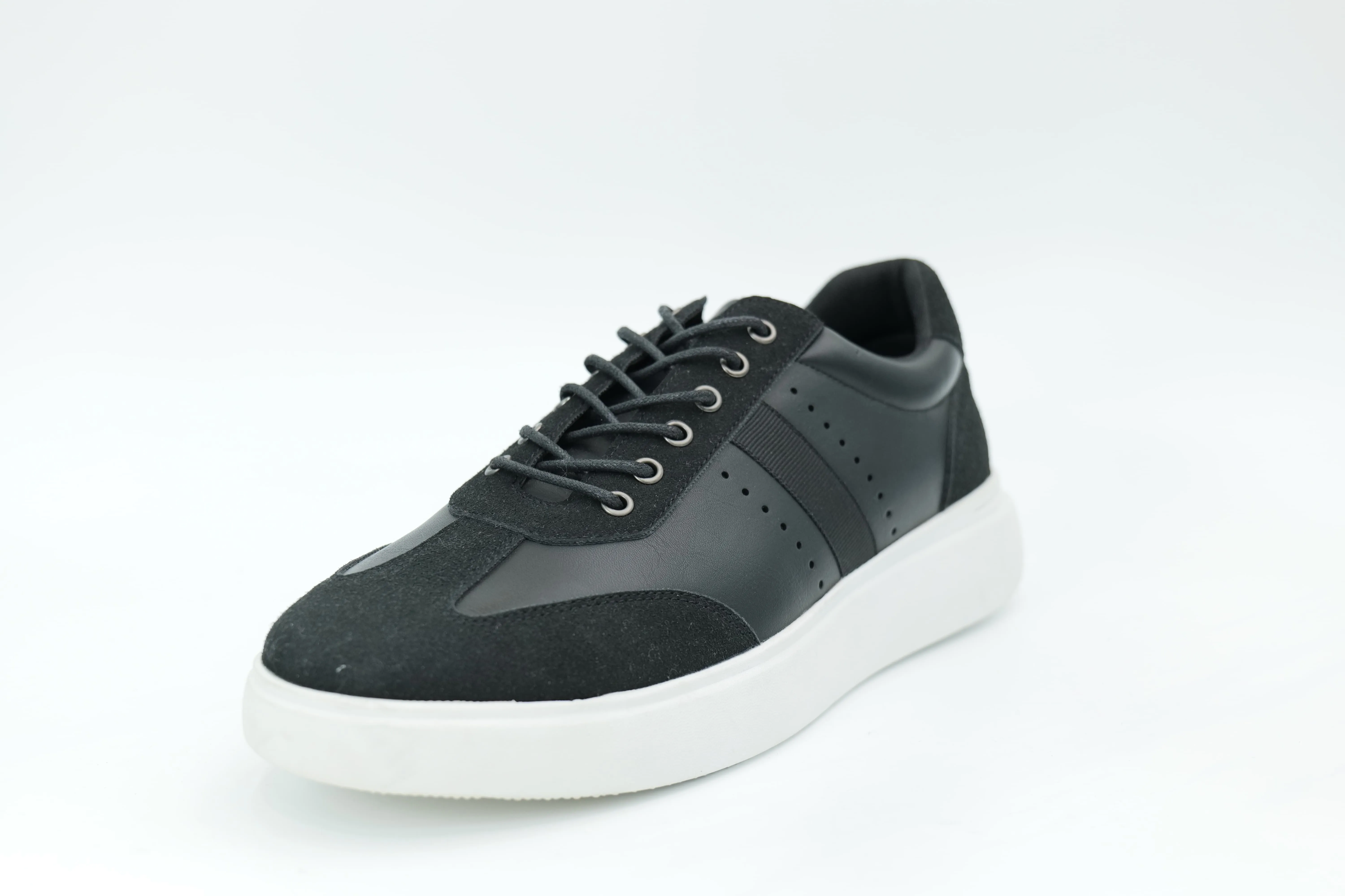 Casual sneakers