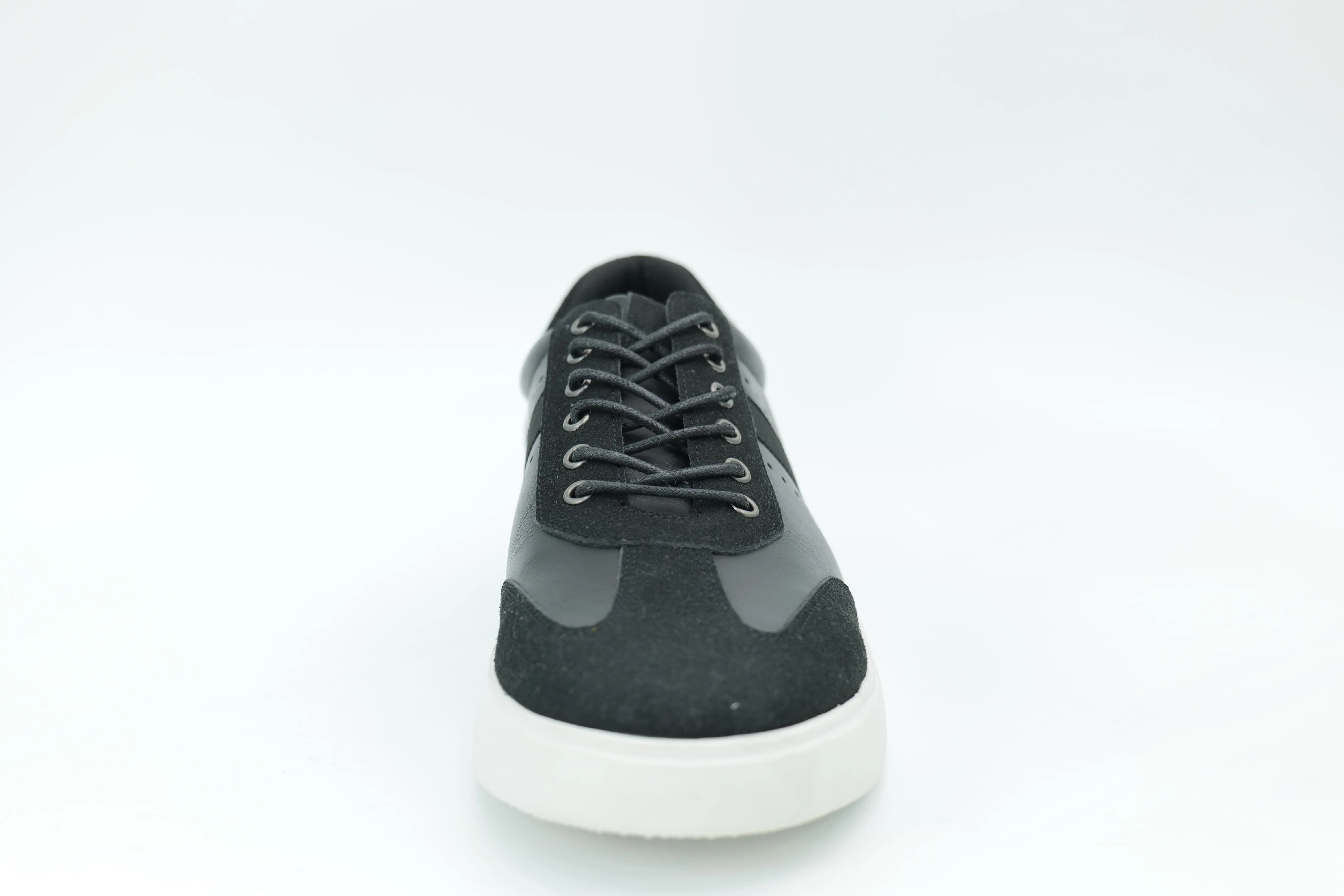 Casual sneakers