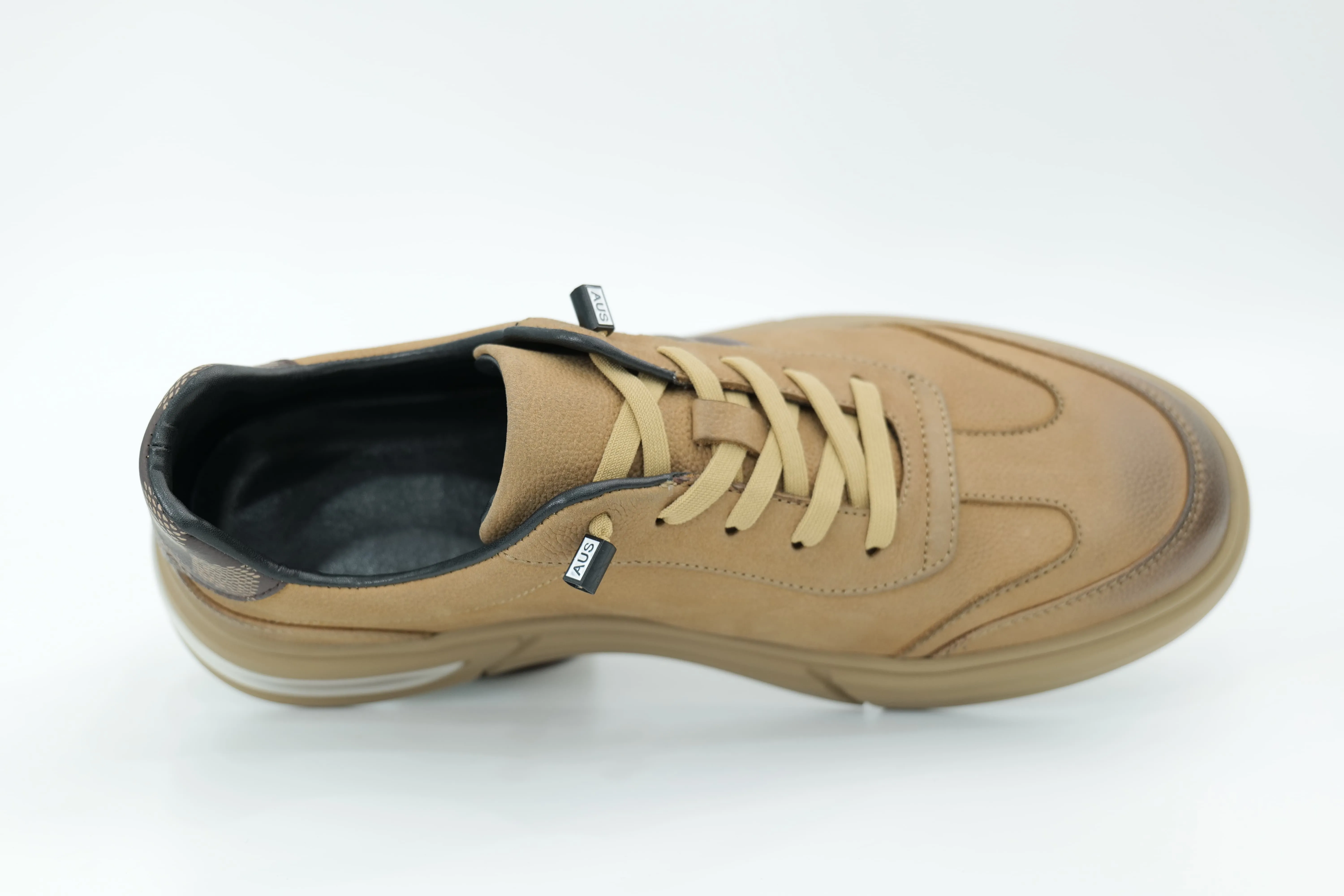 Casual sneakers