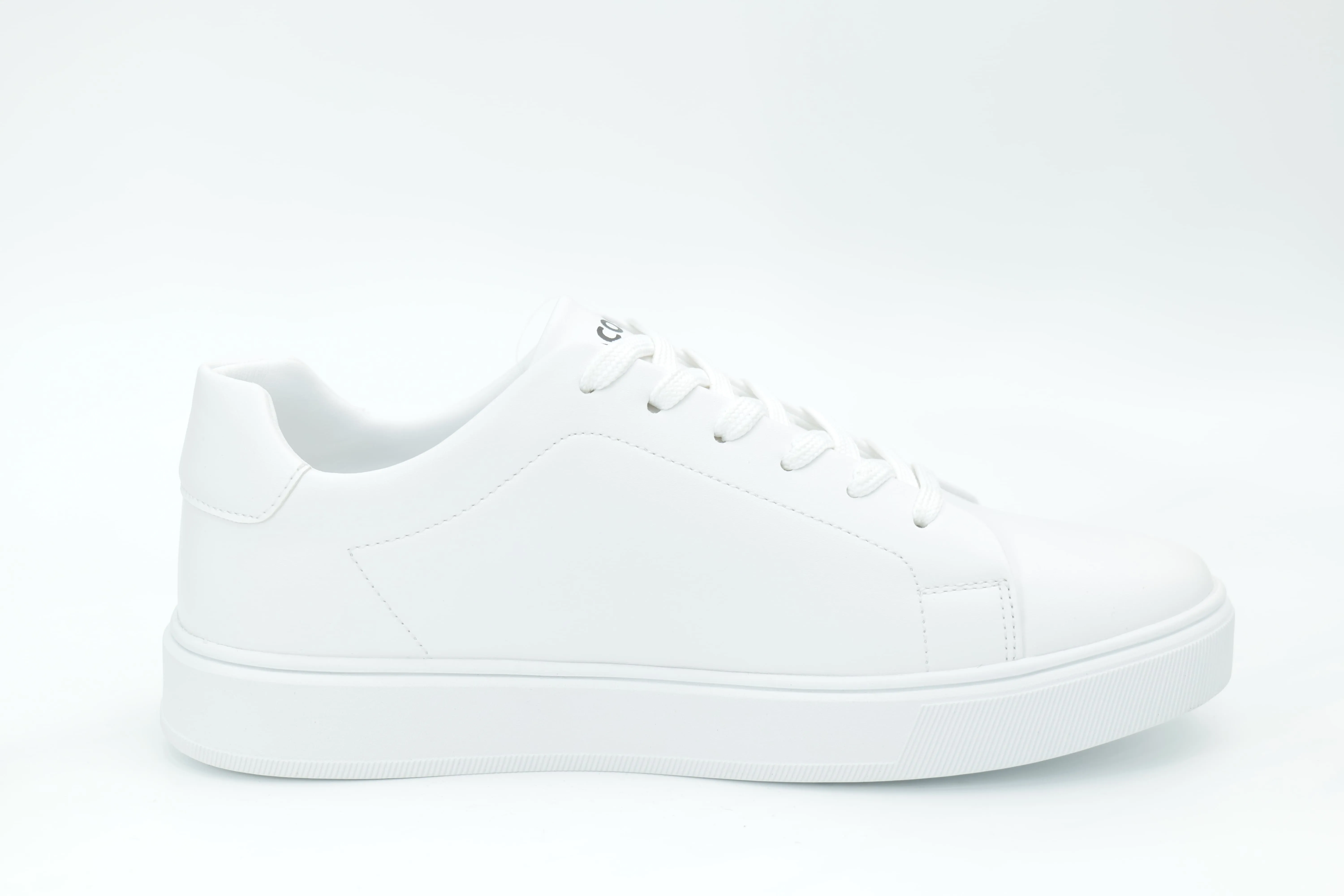 Casual sneakers