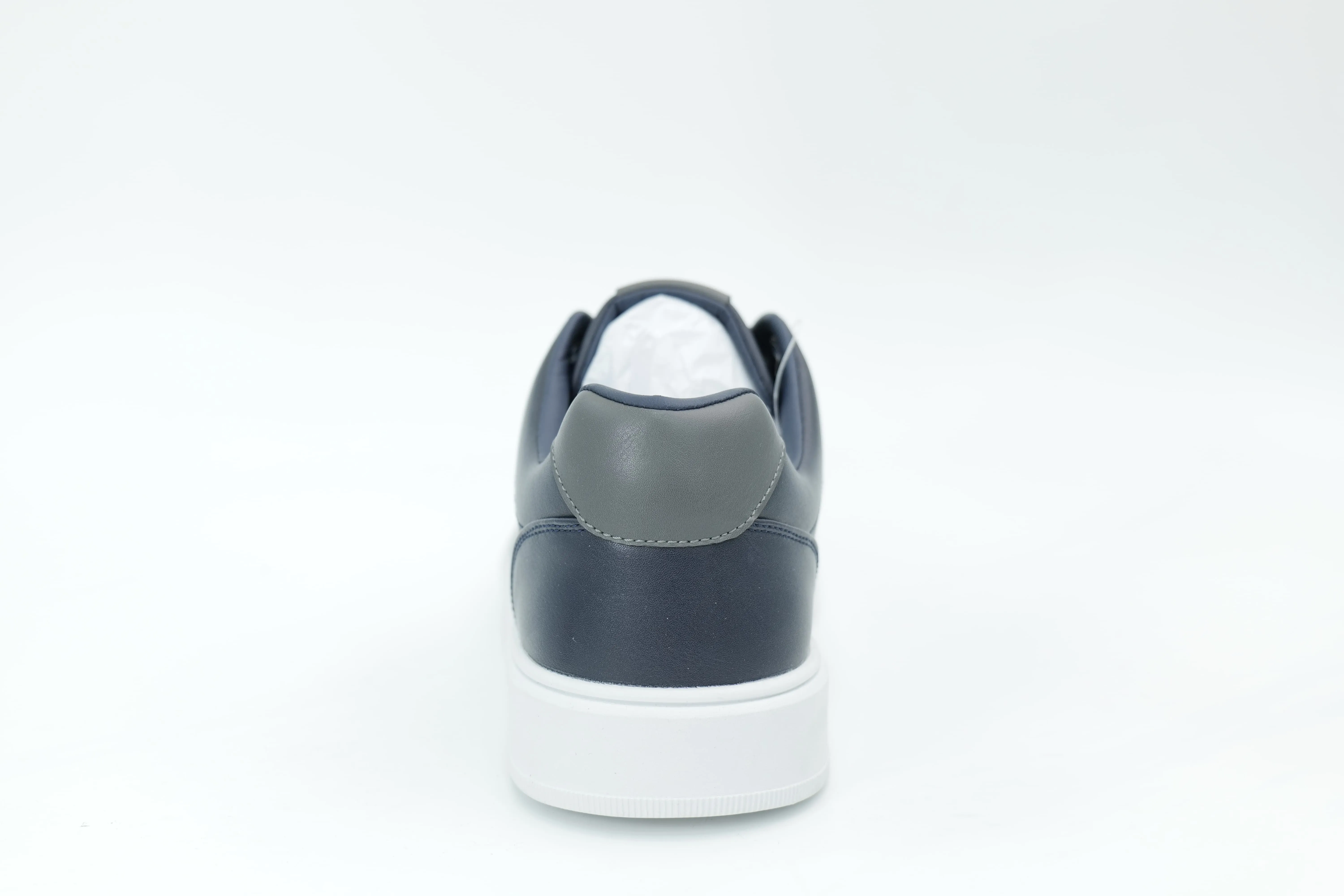 Casual sneakers