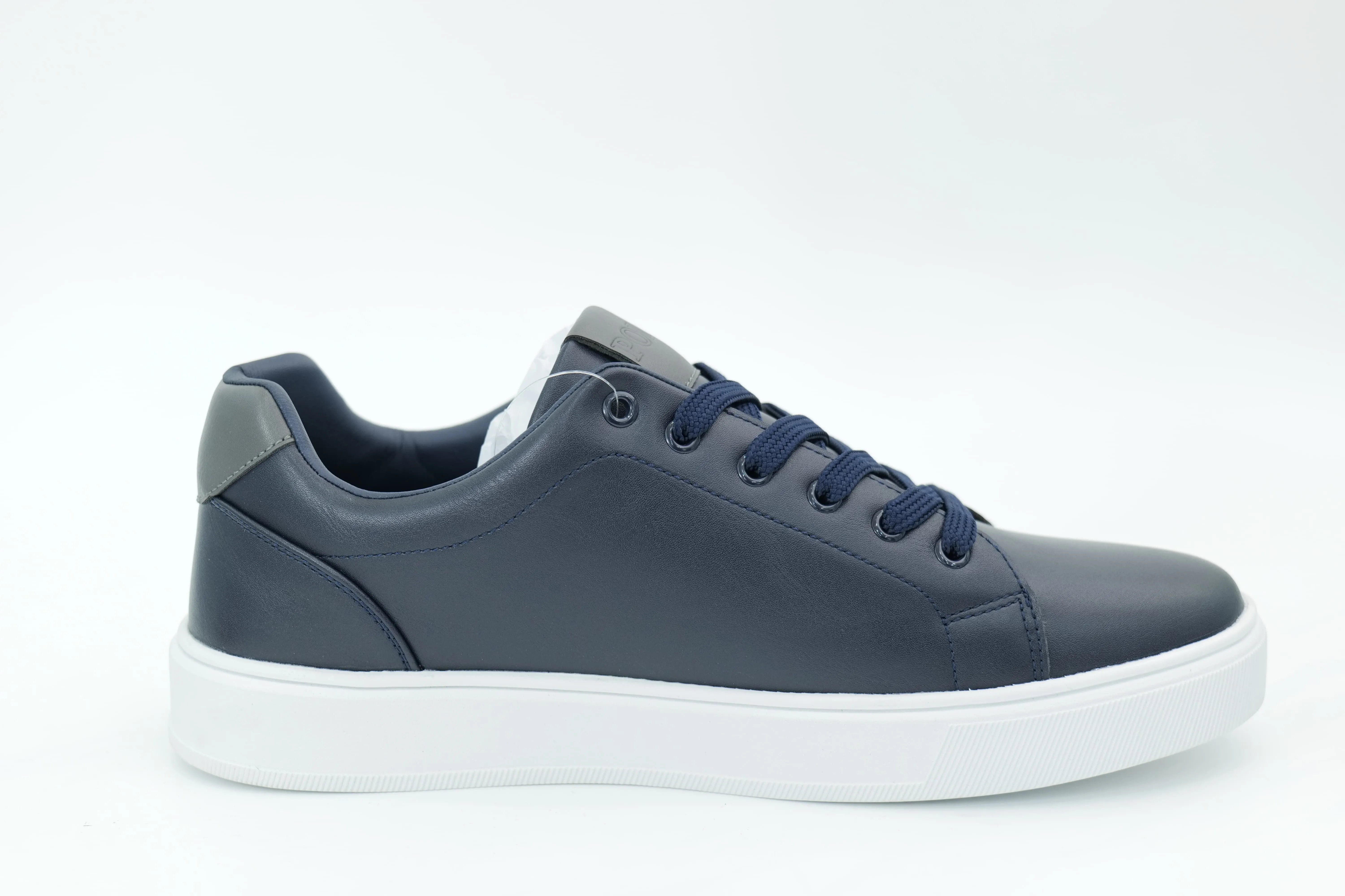 Casual sneakers