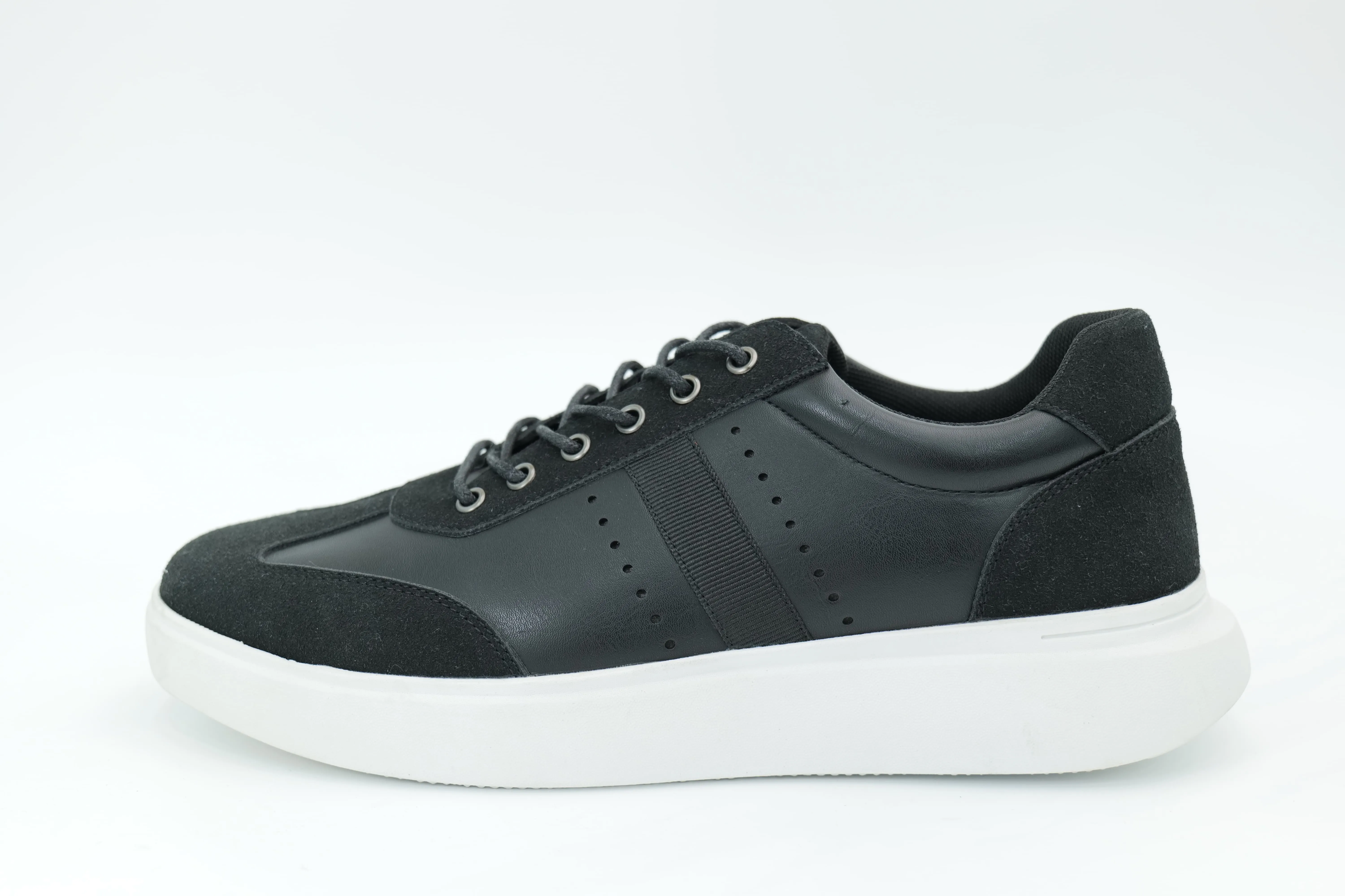 Casual sneakers