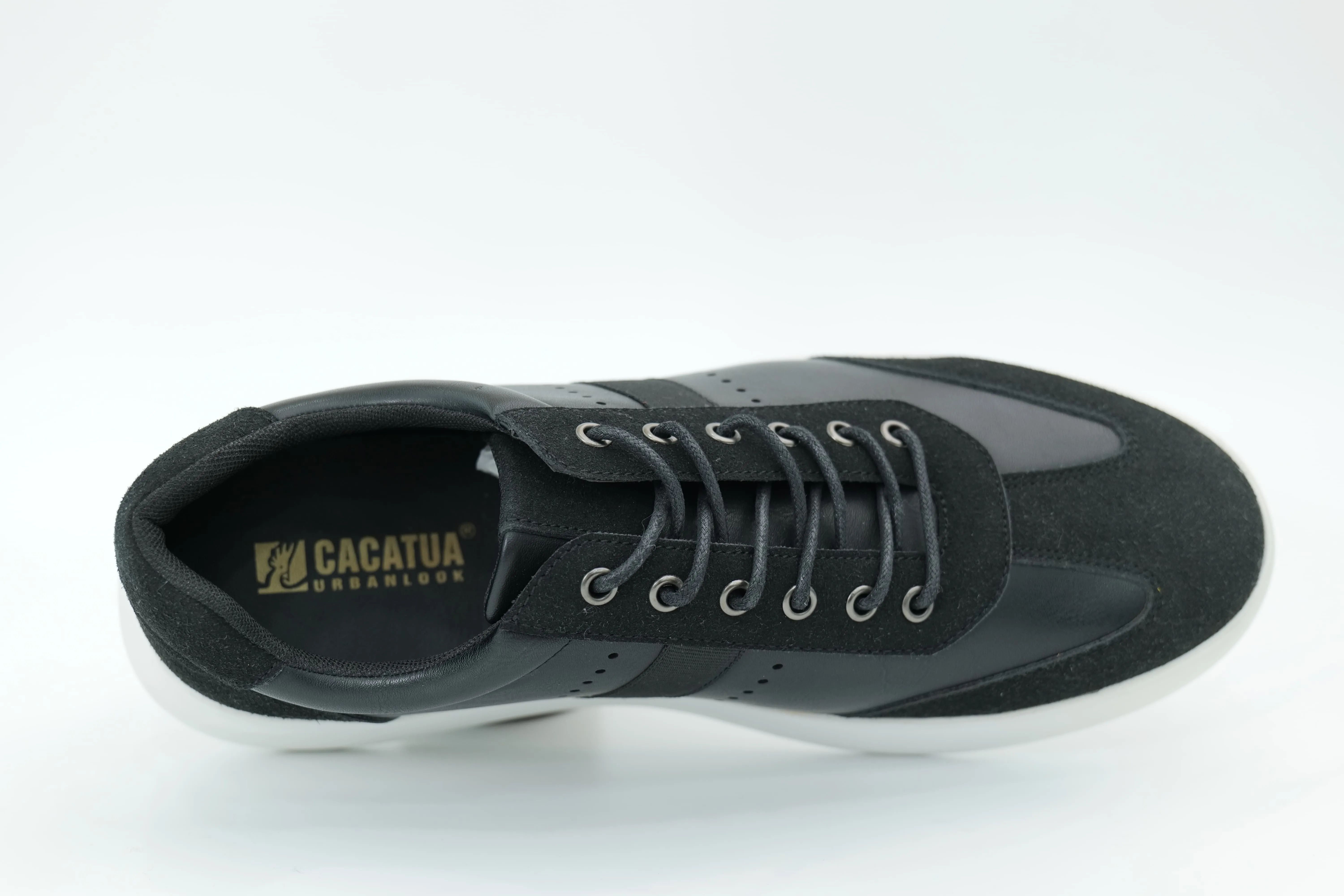 Casual sneakers