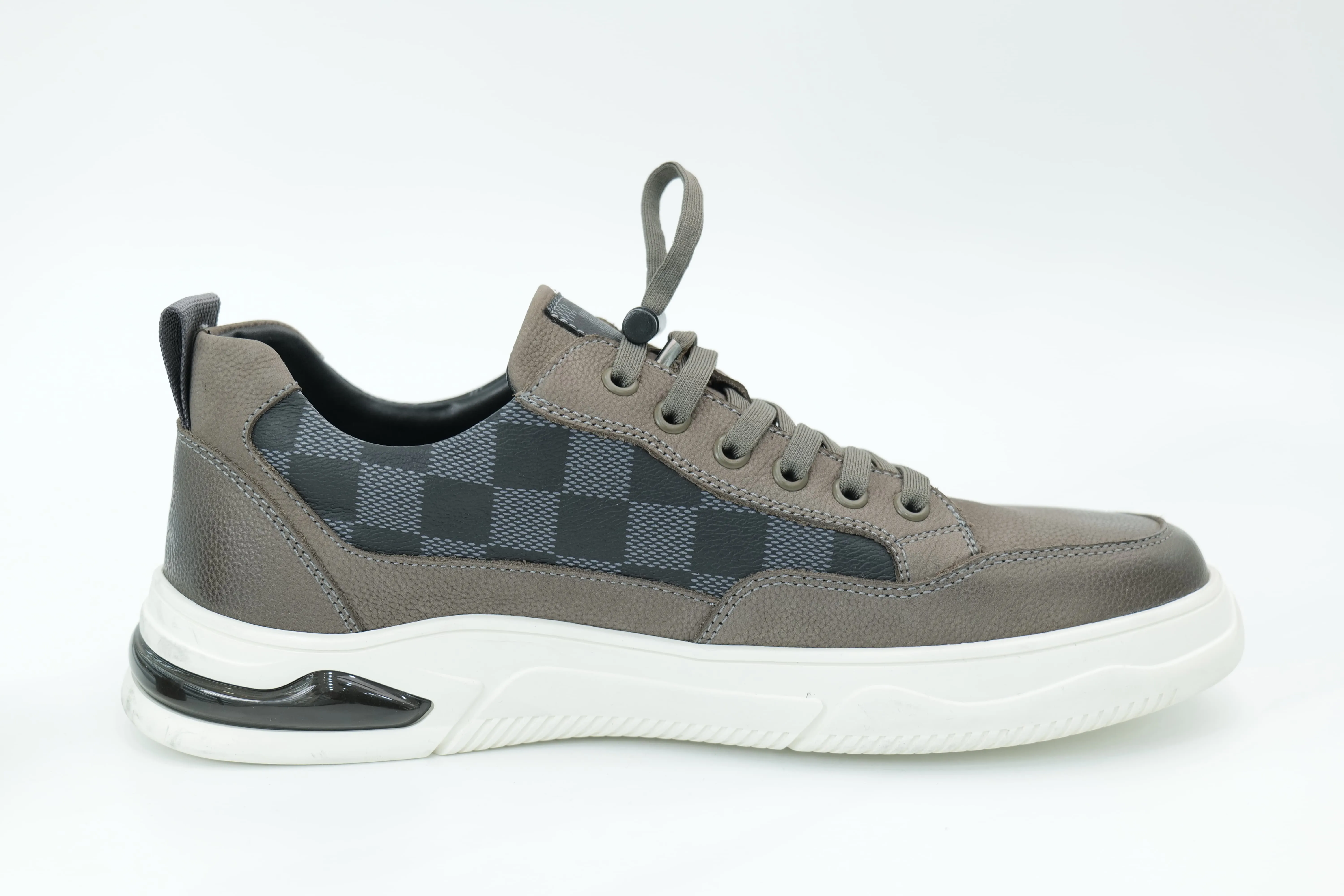 Casual sneakers