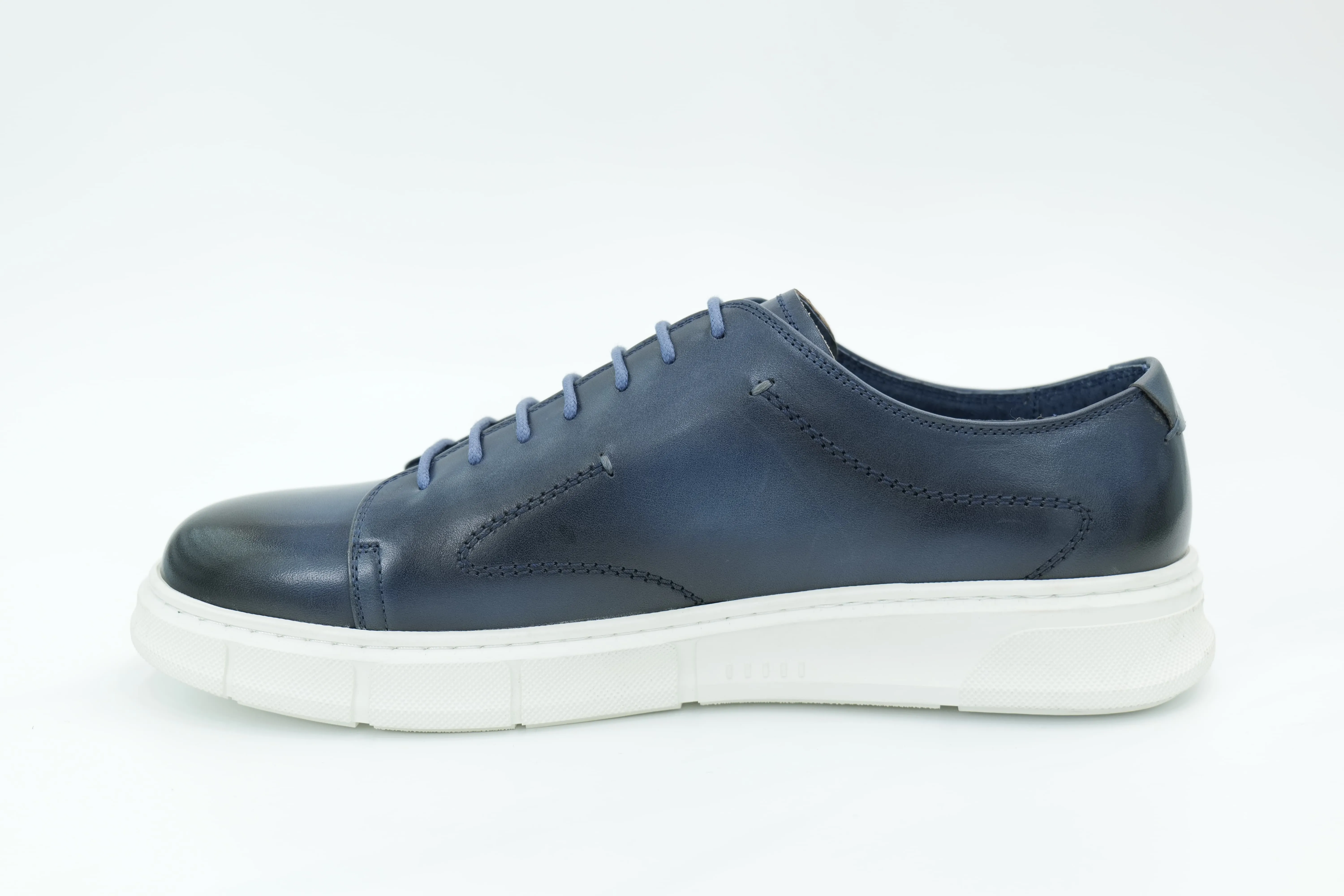 Casual sneakers