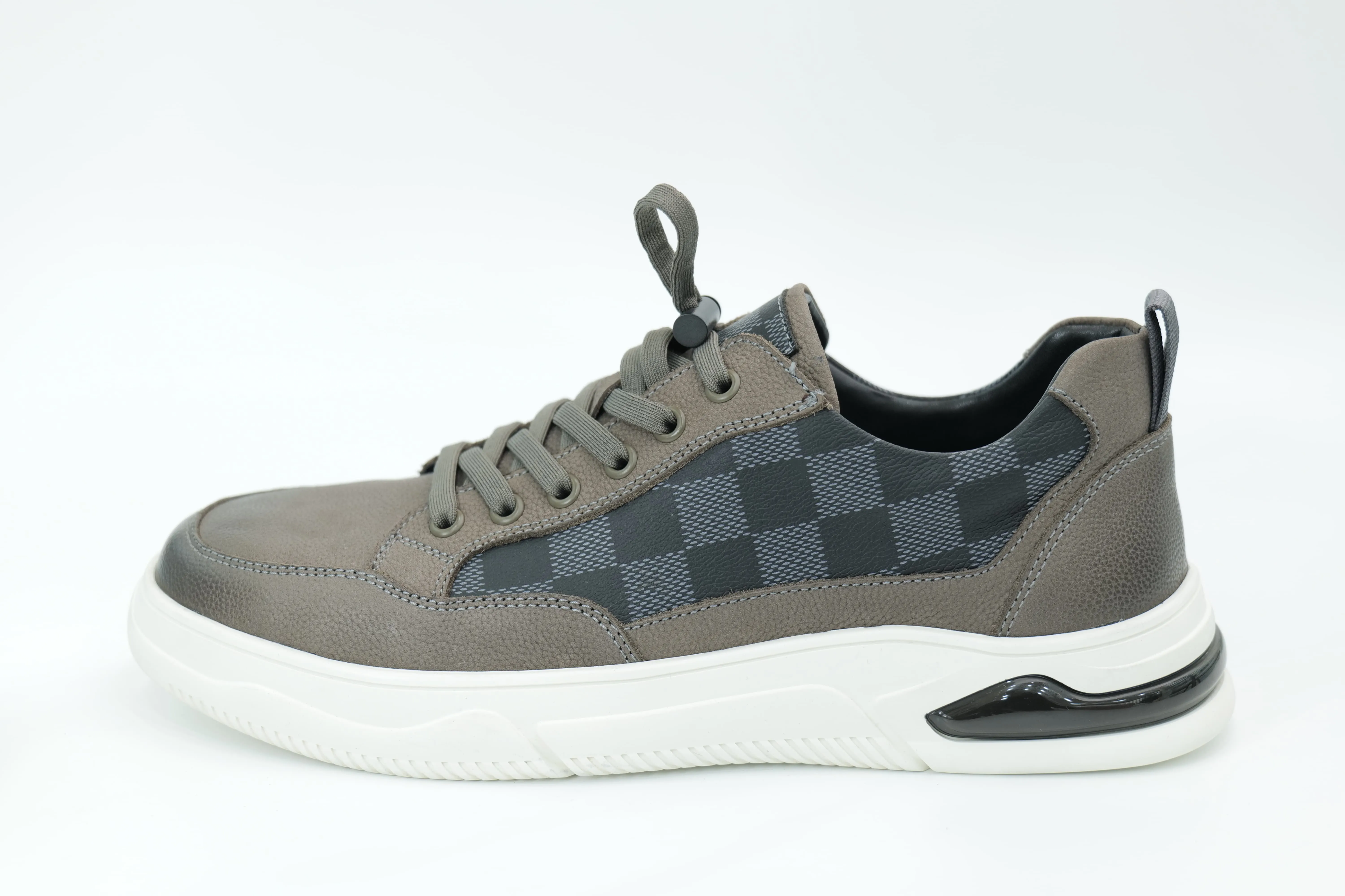 Casual sneakers