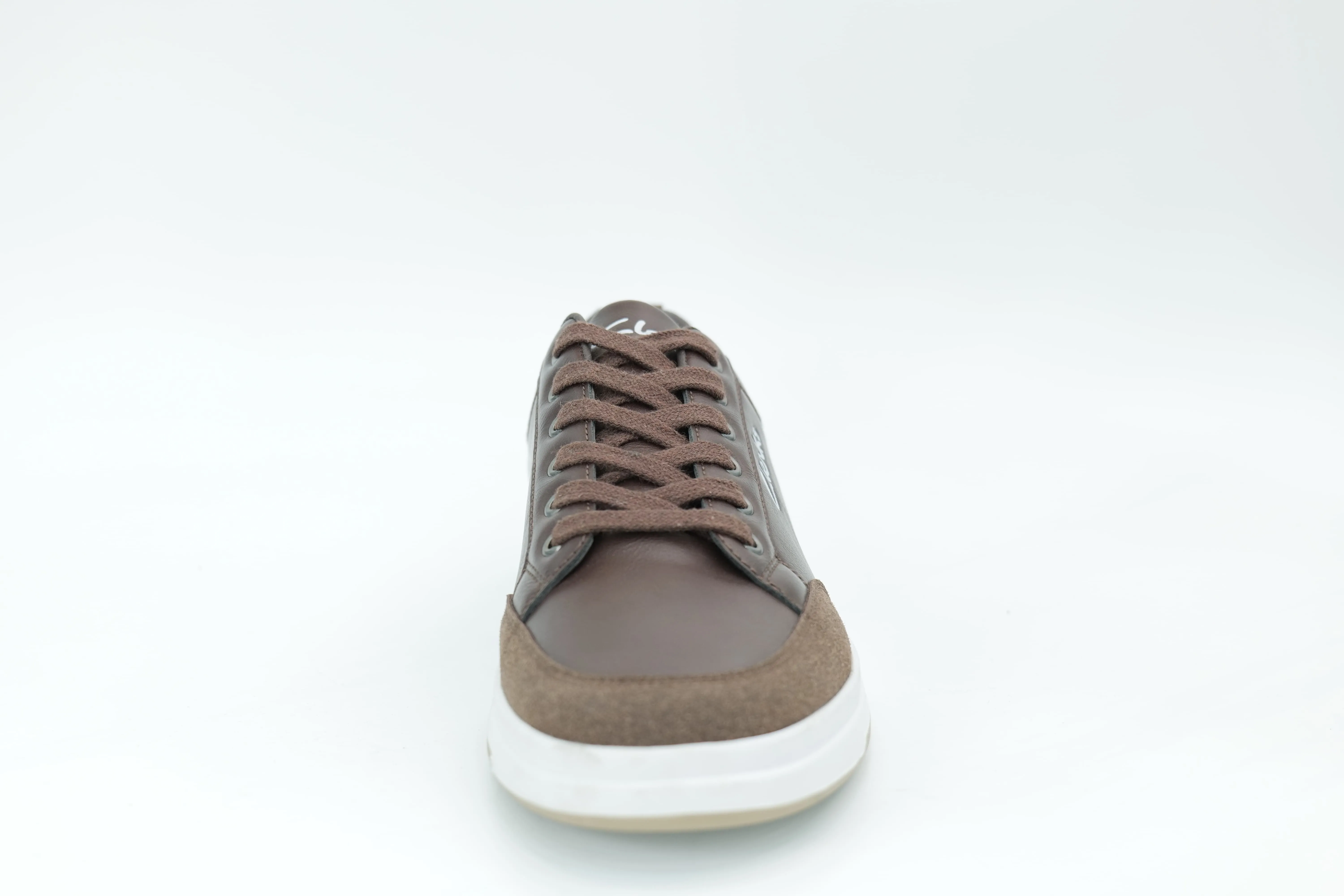 Casual sneakers