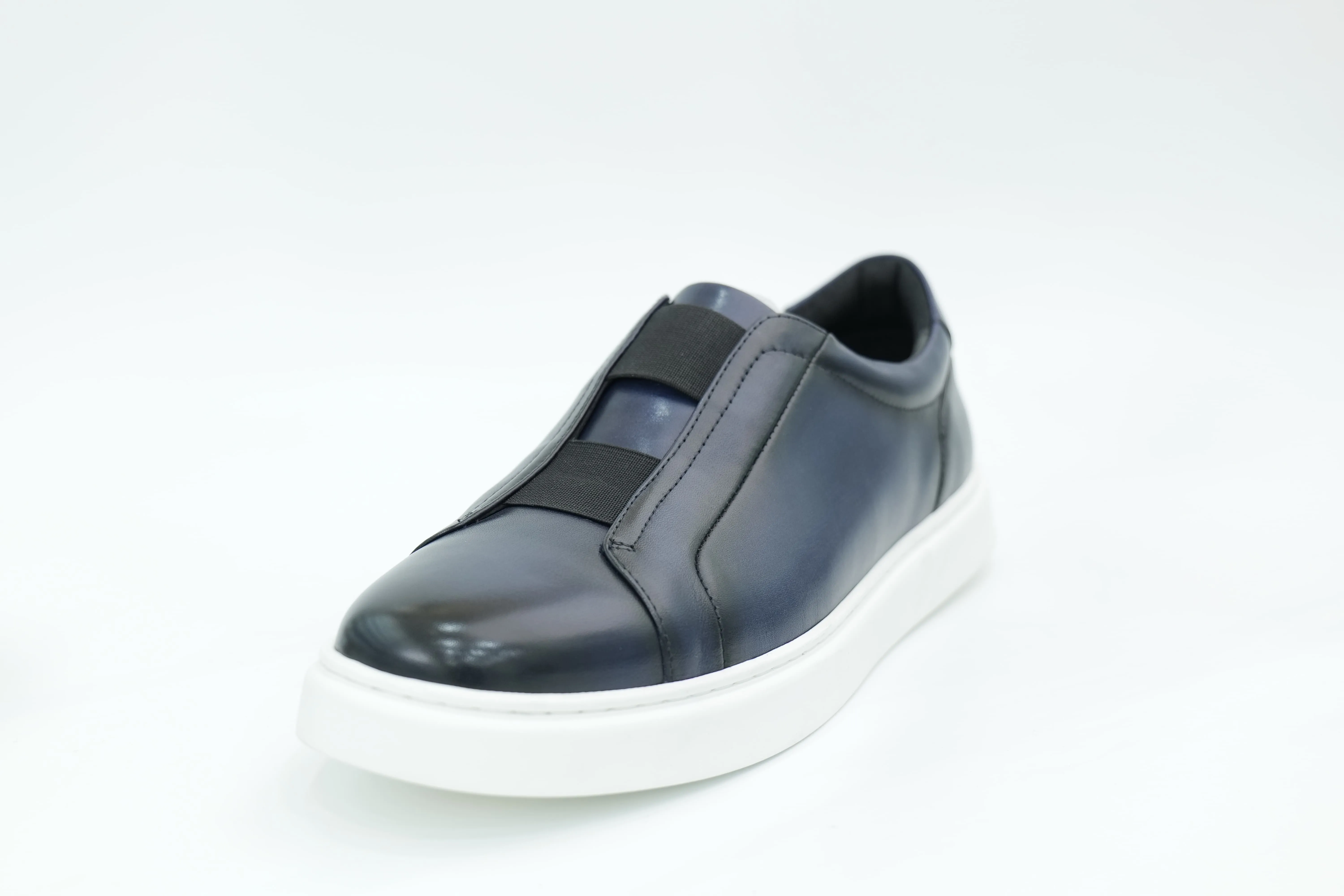 Casual sneakers