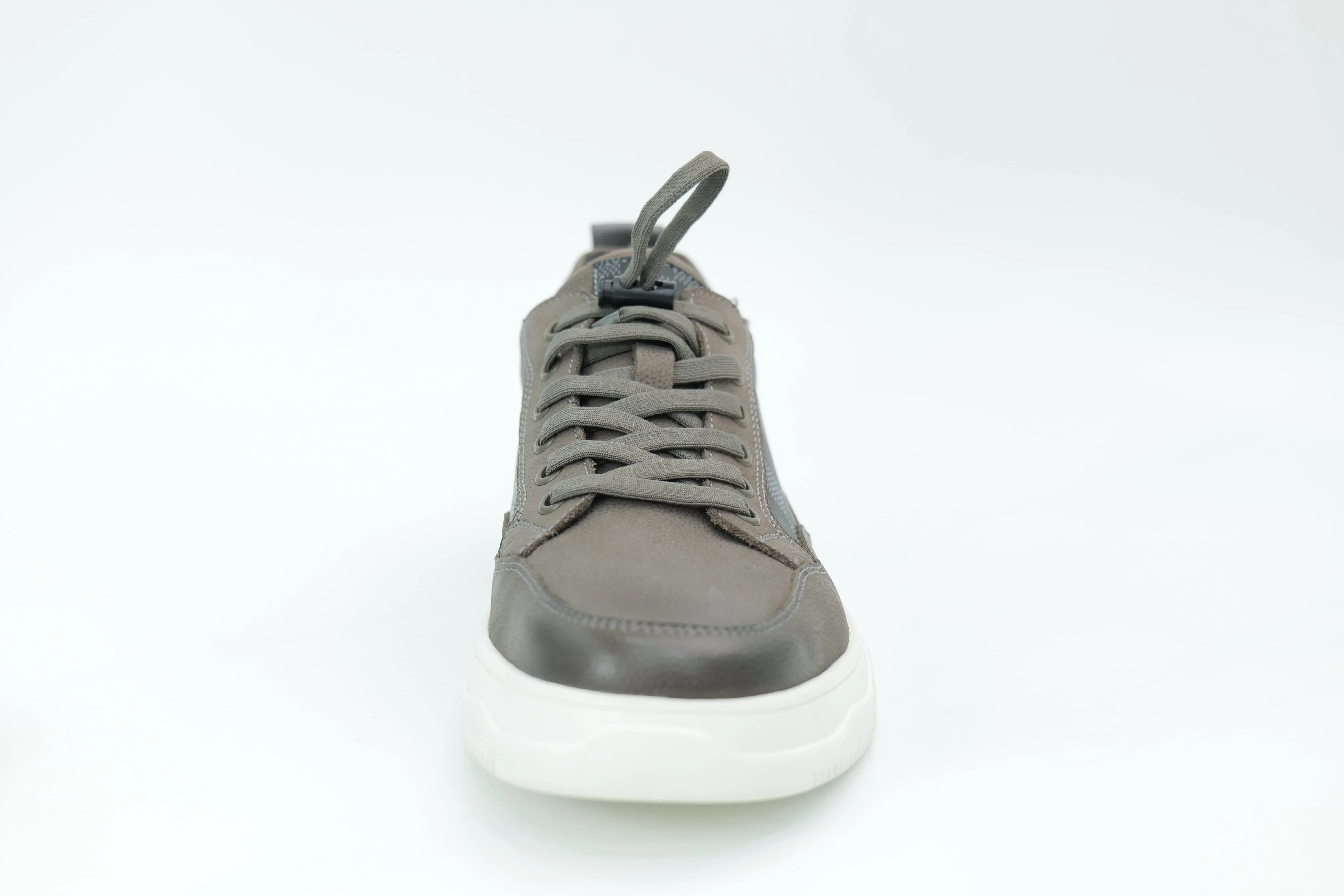 Casual sneakers
