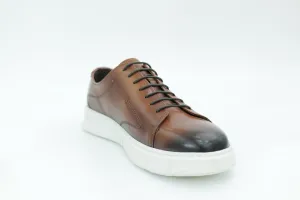 Casual sneakers