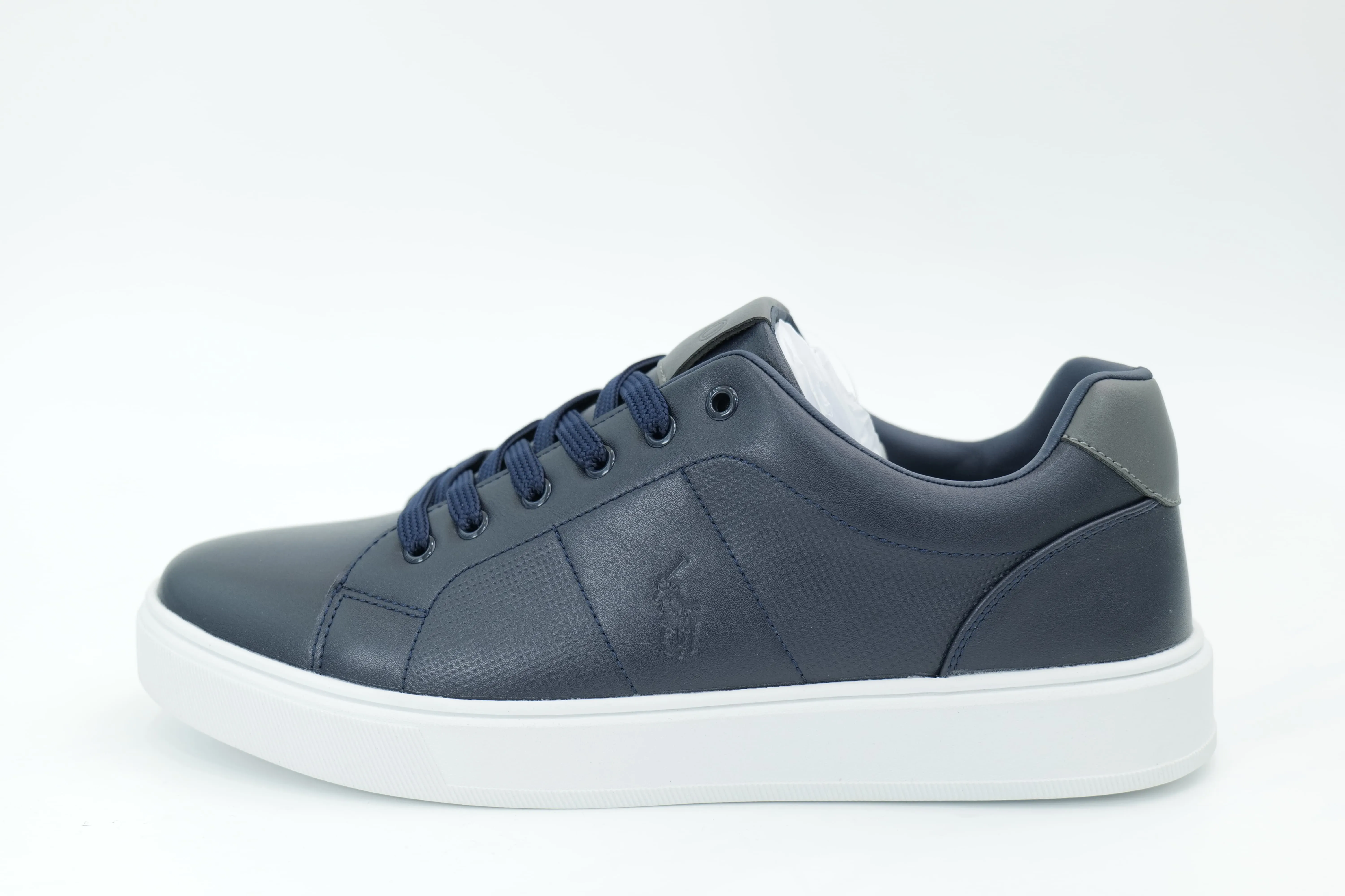 Casual sneakers