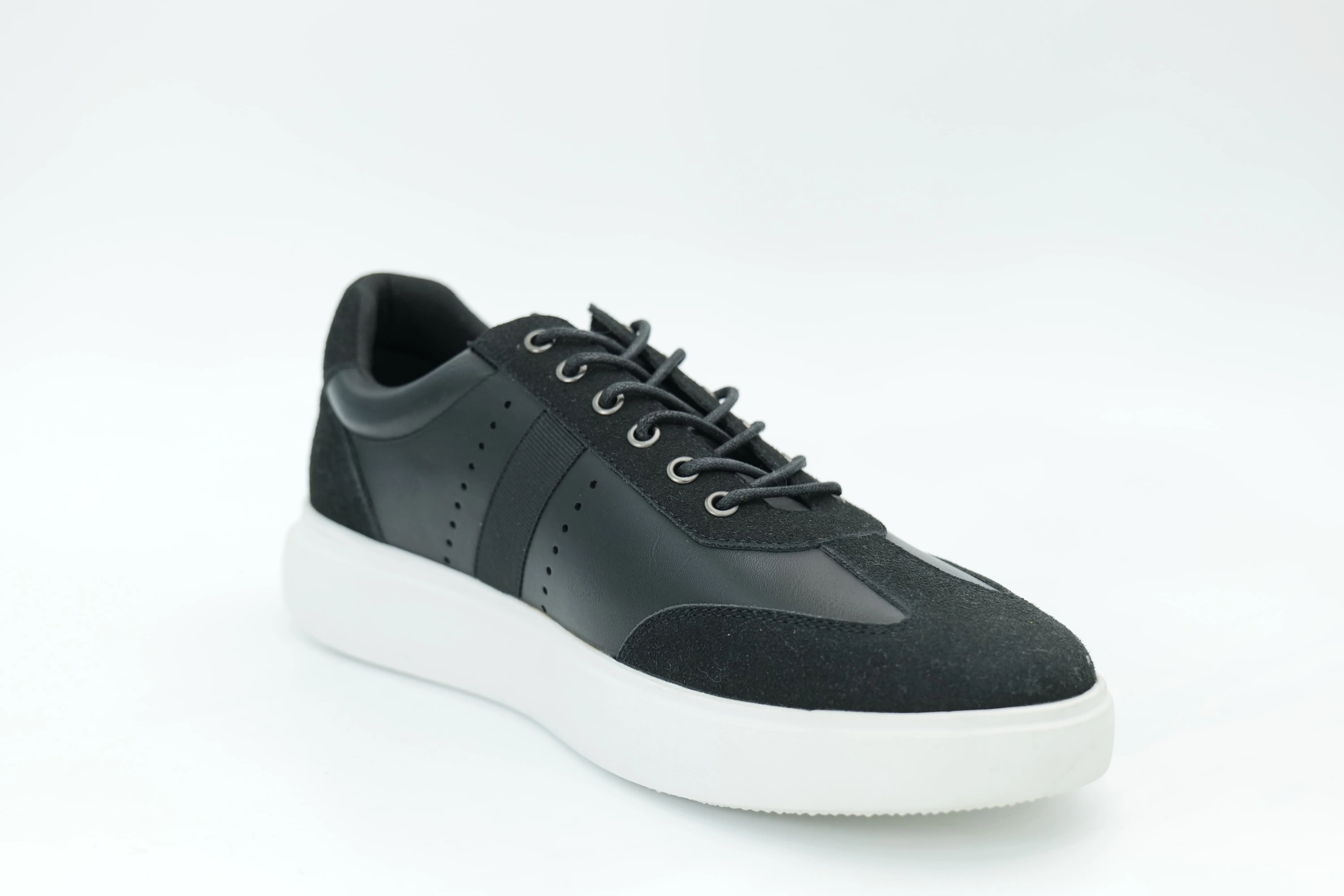 Casual sneakers