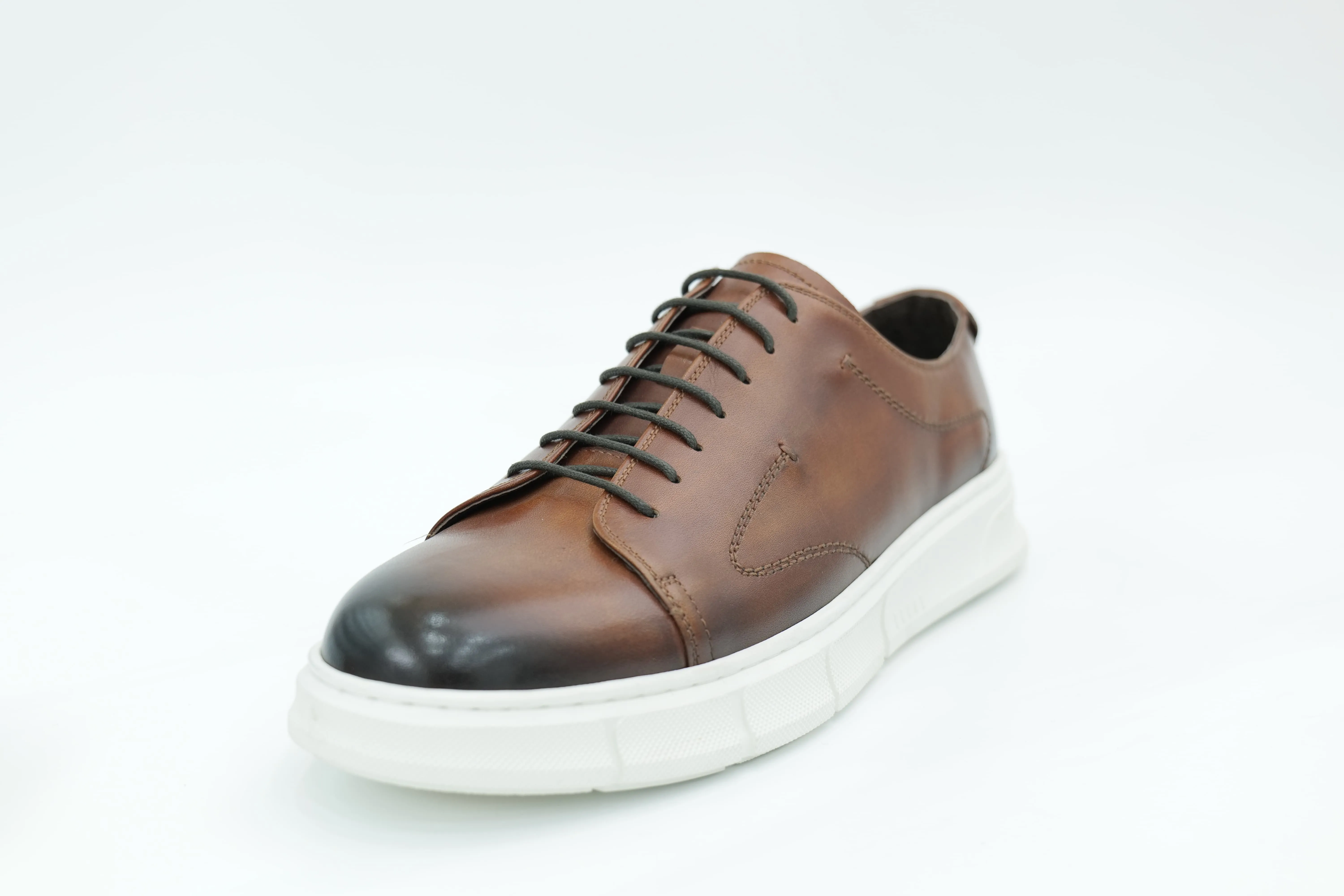 Casual sneakers