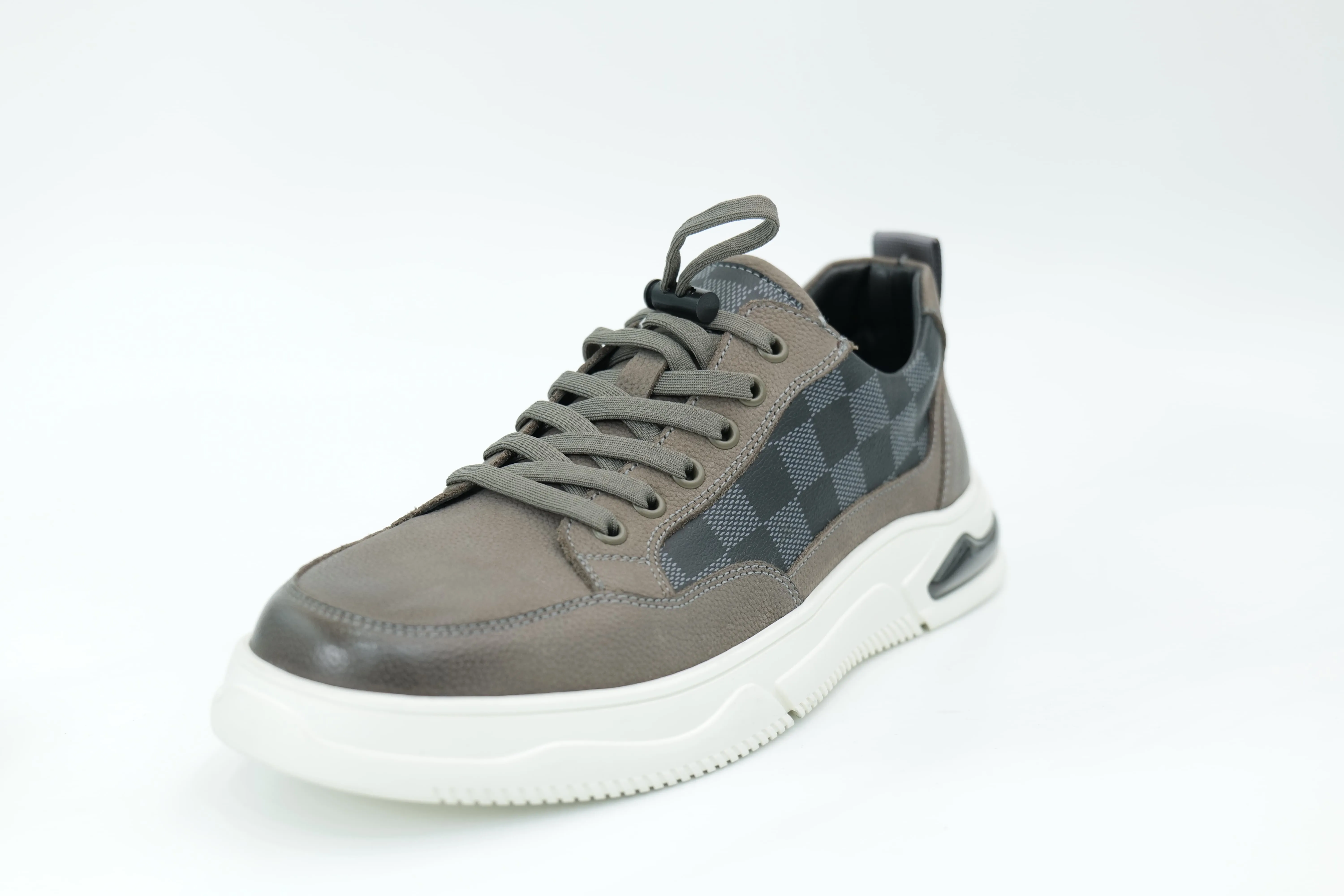 Casual sneakers