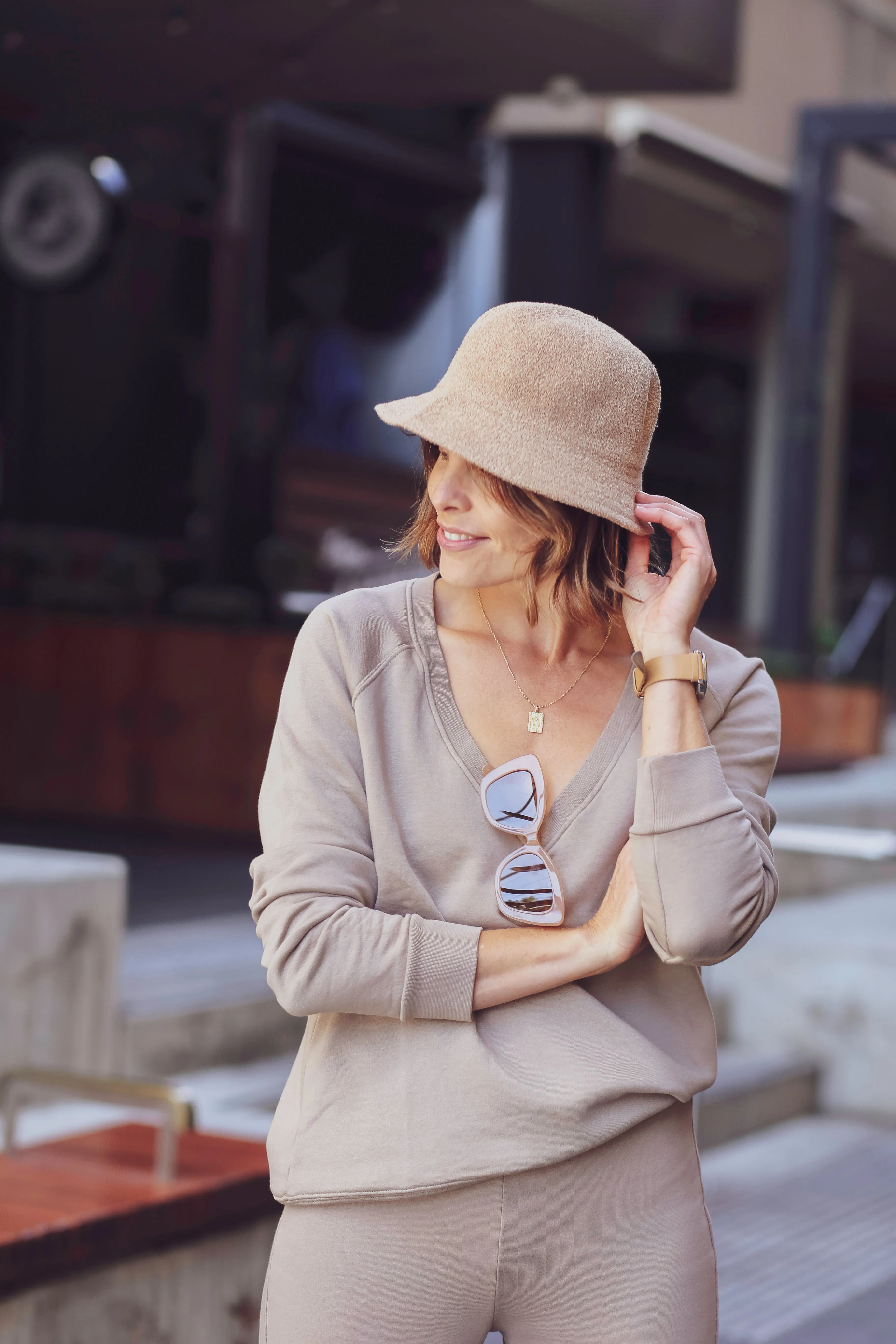 Como V Neck Fleece - Almond