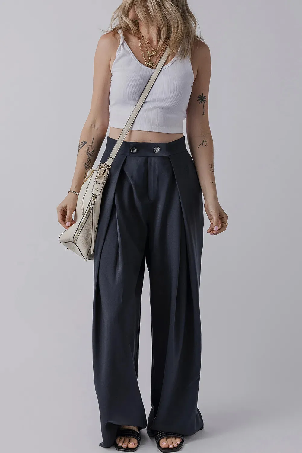 Dark navy wide leg pants with pockets at Beezti