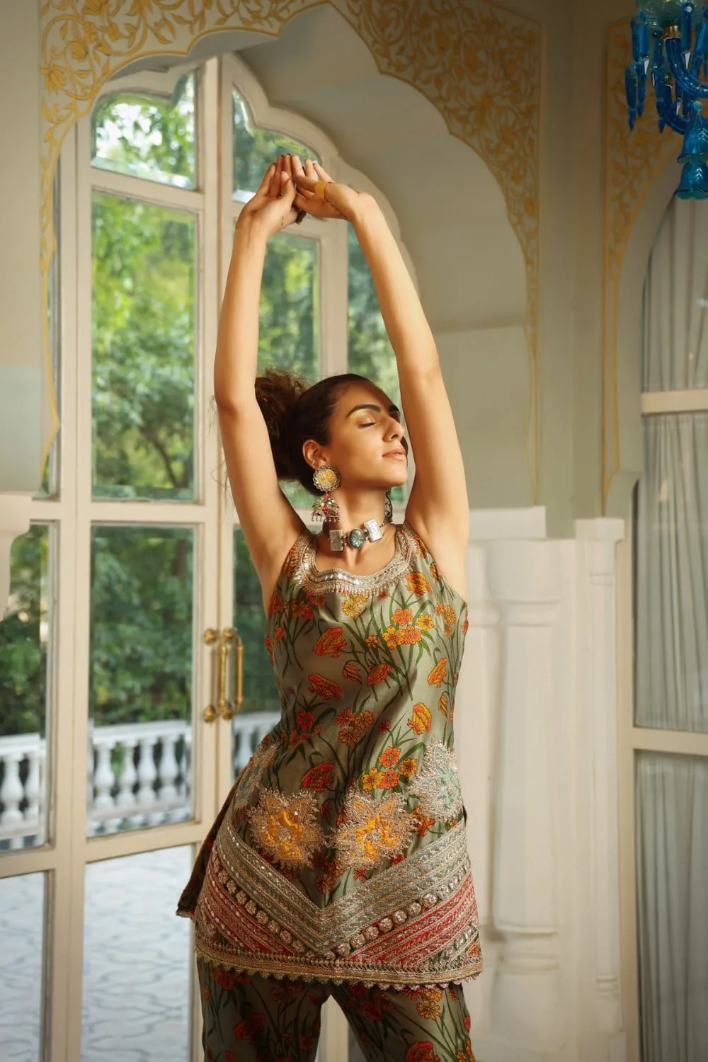 Dilruba bageecha kurta fringe pants rangeen work