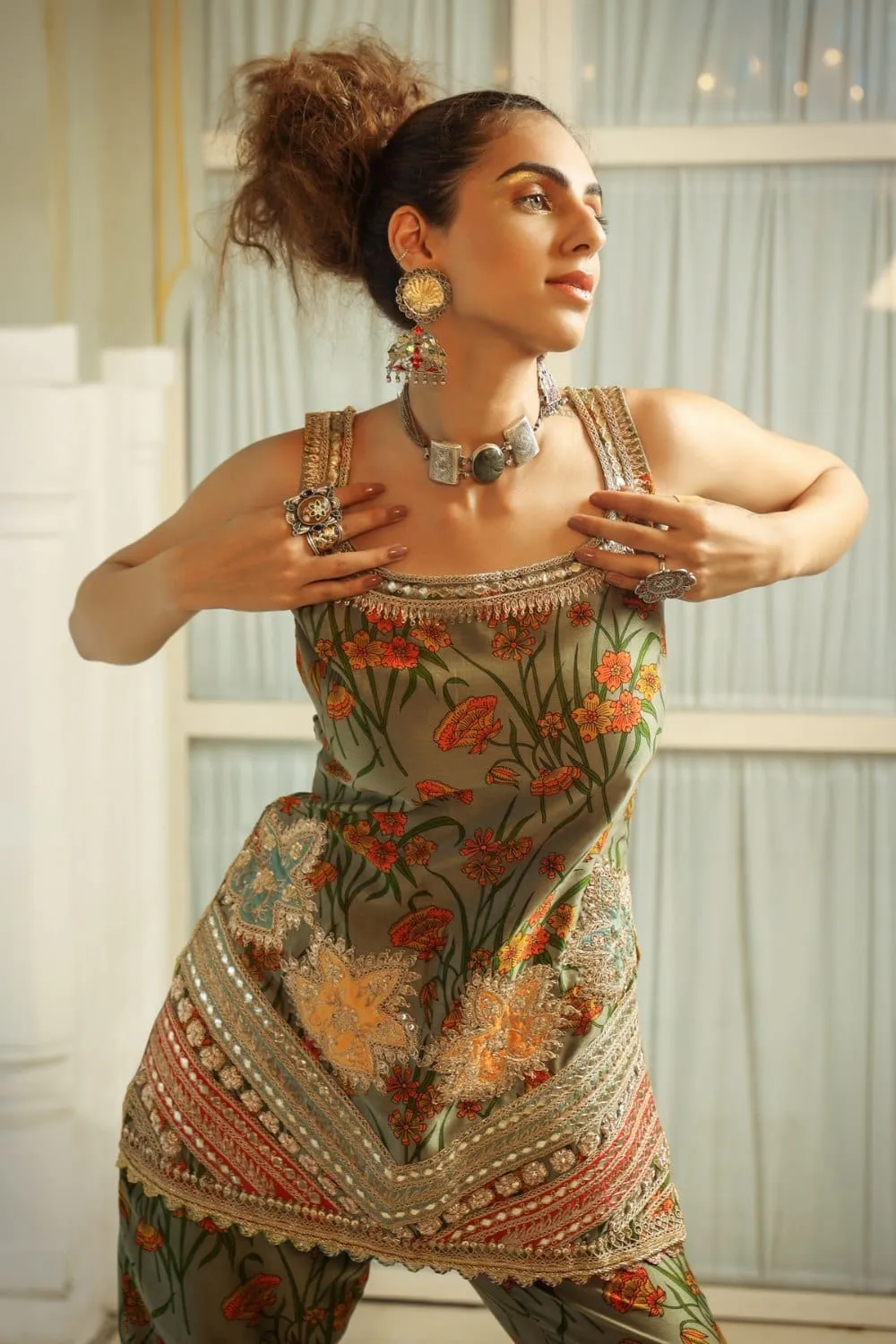 Dilruba bageecha kurta fringe pants rangeen work