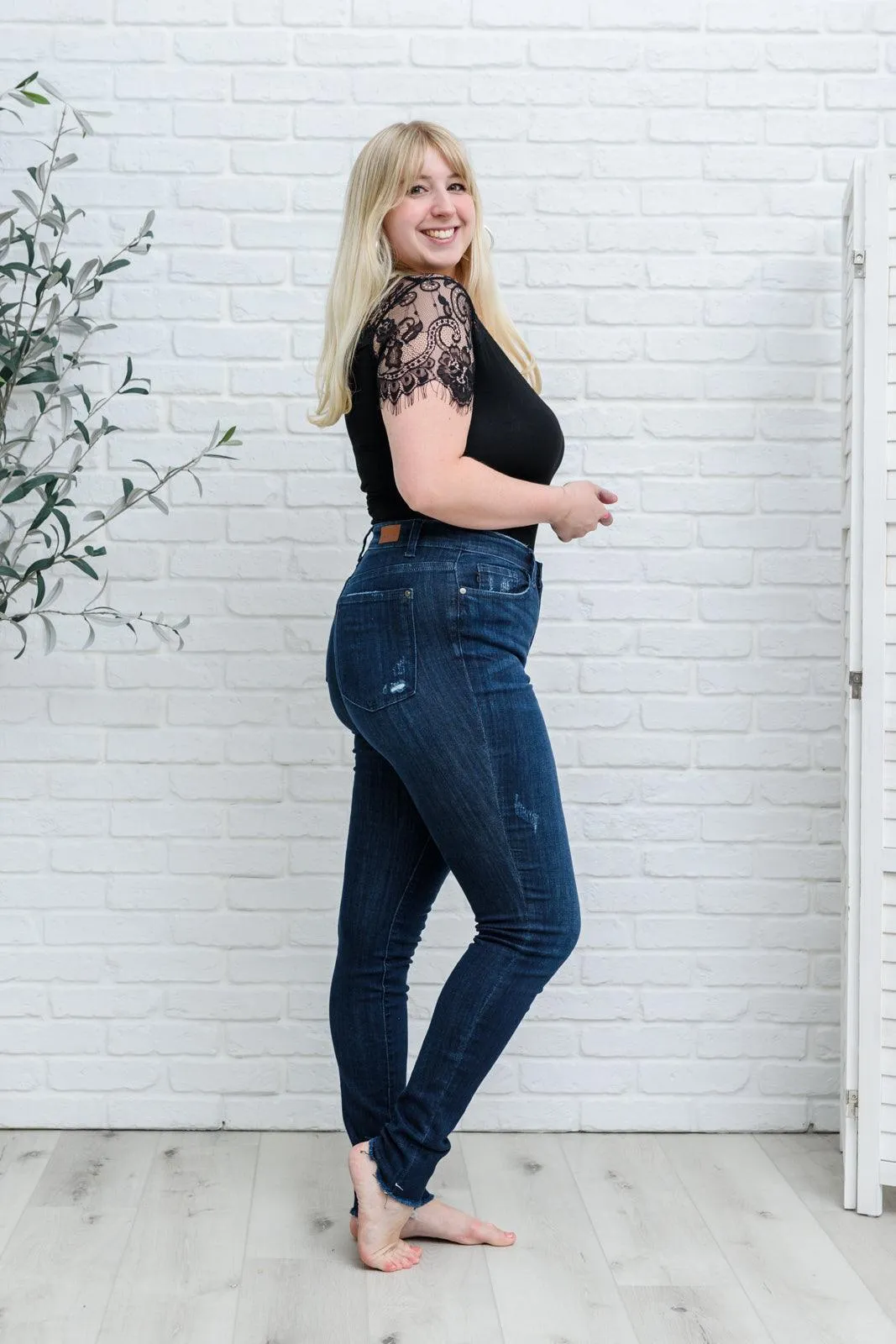 Hazel Blues® | Maeve Mid-Rise Dark Wash Cuffed Skinny
