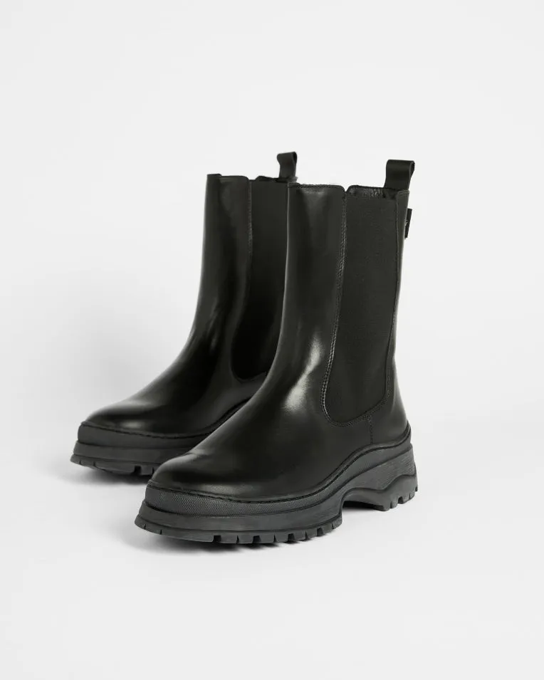 Lilanna Chelsea Boots in Black
