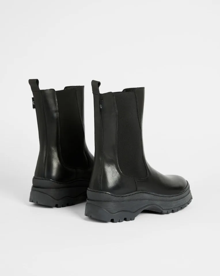 Lilanna Chelsea Boots in Black