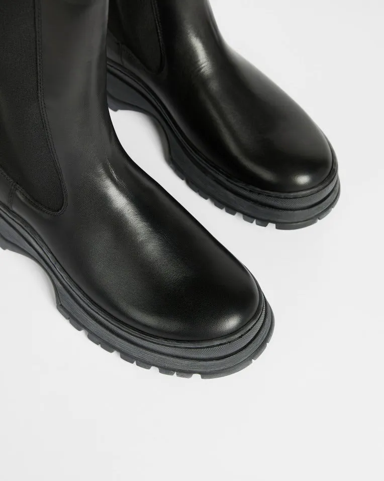 Lilanna Chelsea Boots in Black