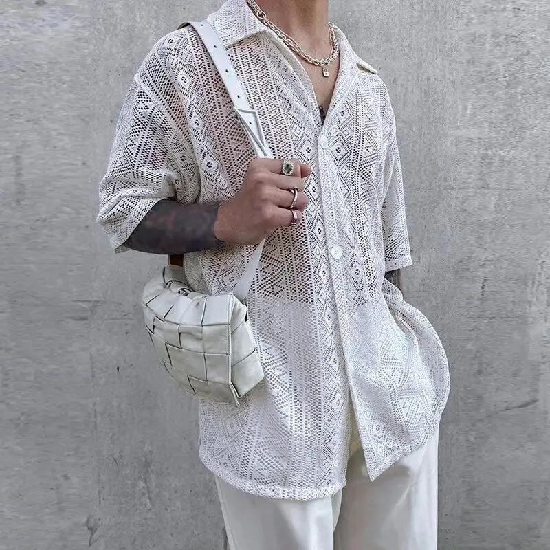 LuxLace Eleganz: Das Spitzen-Polo-Shirt
