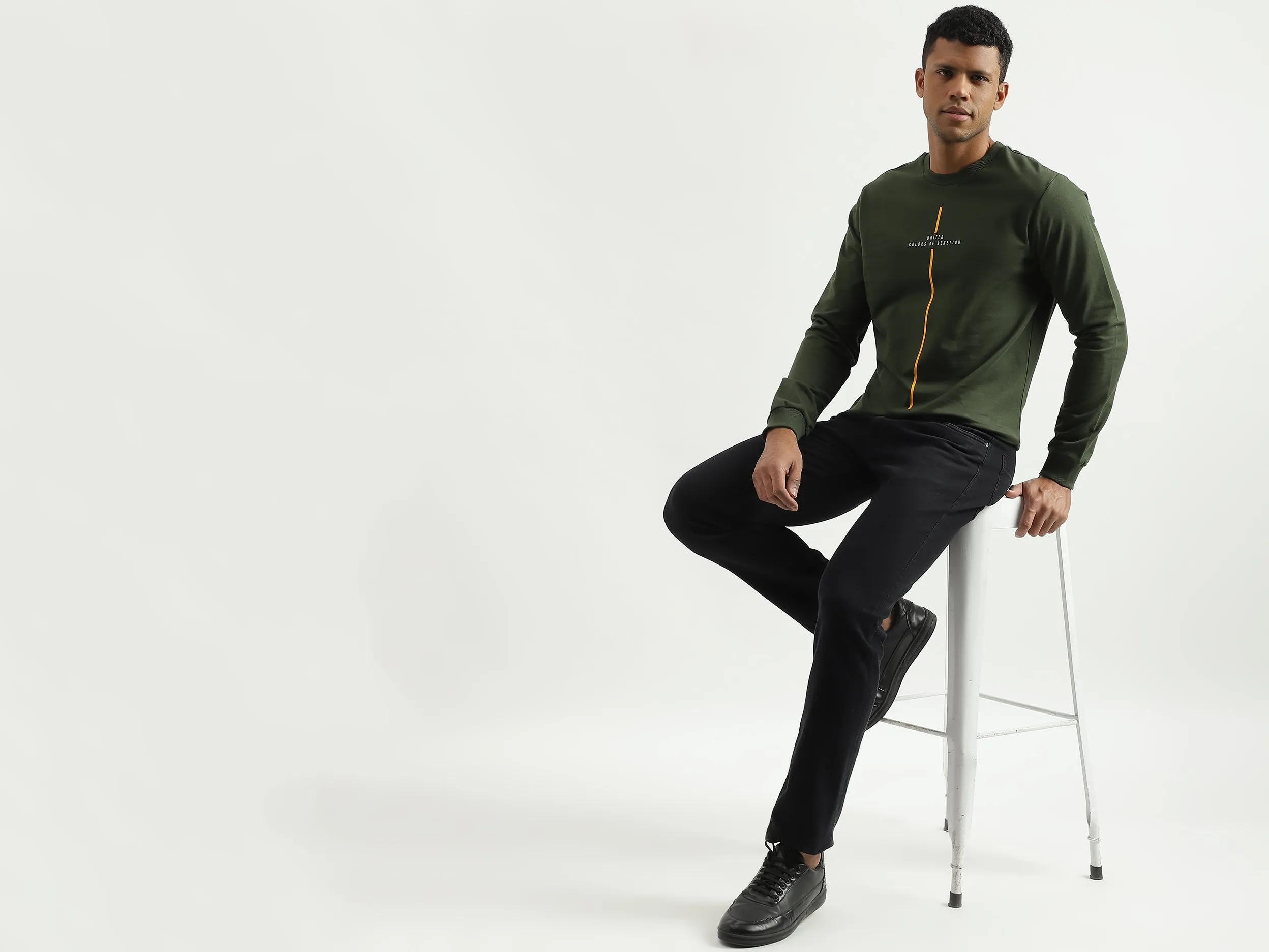 Regular Fit Round Neck Solid Sweatshirt
