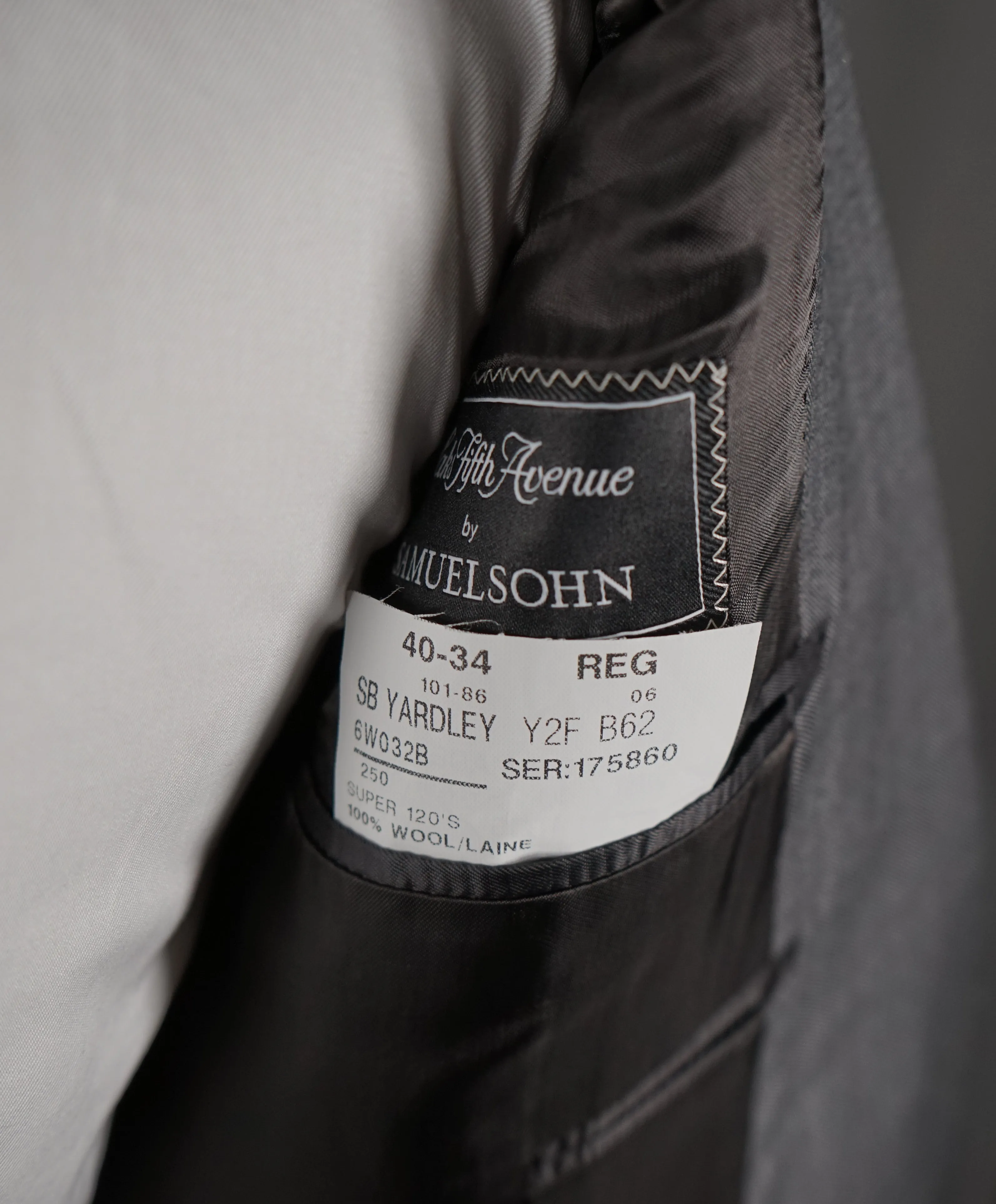 SAMUELSOHN - Super 120’s Medium Gray Textured Pattern Suit - 40R