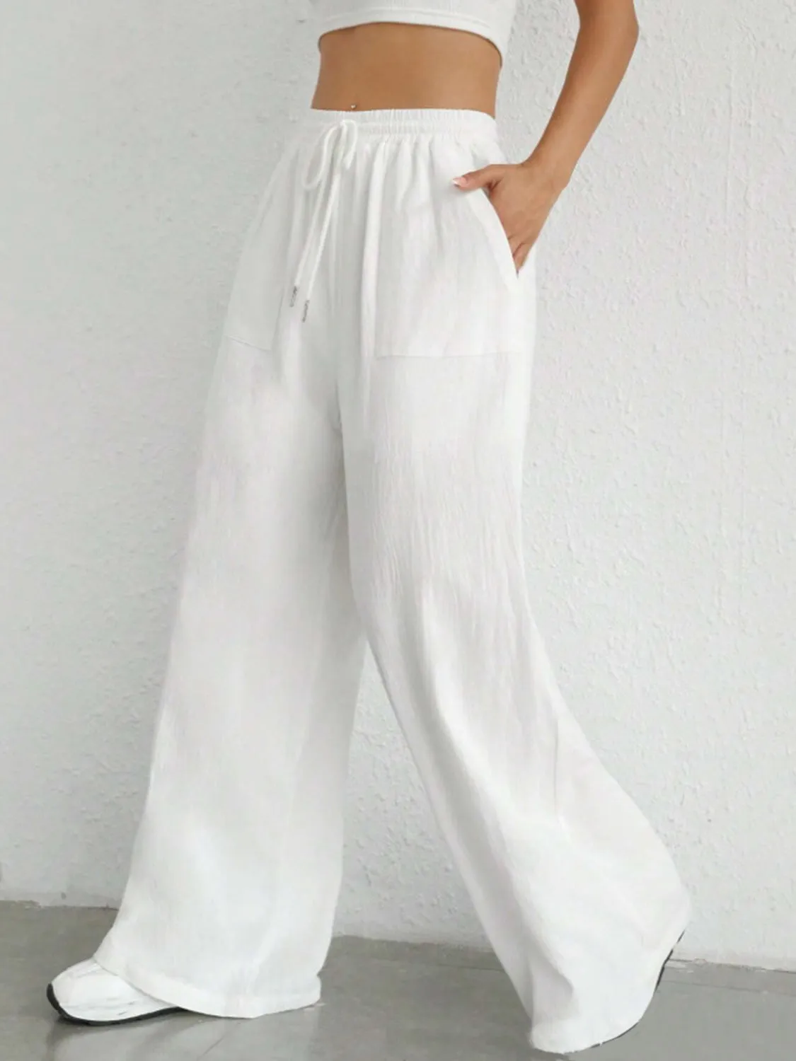 Stylish wide leg pants with drawstring at Beezti