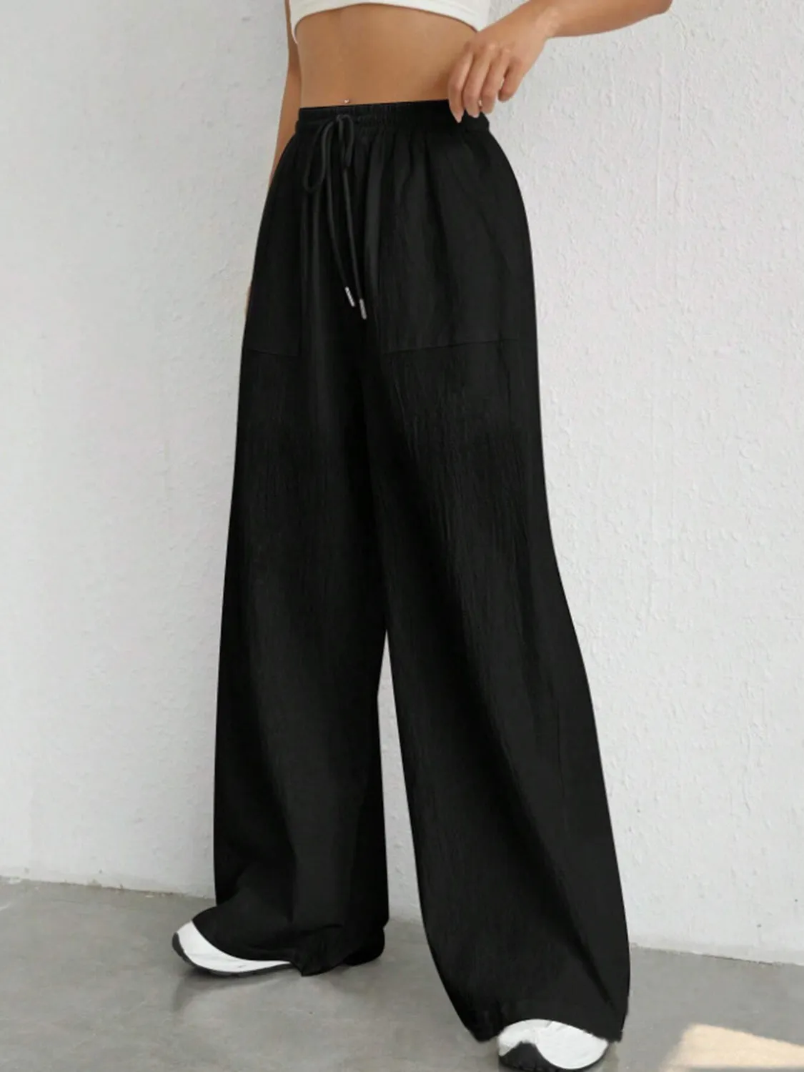 Stylish wide leg pants with drawstring at Beezti