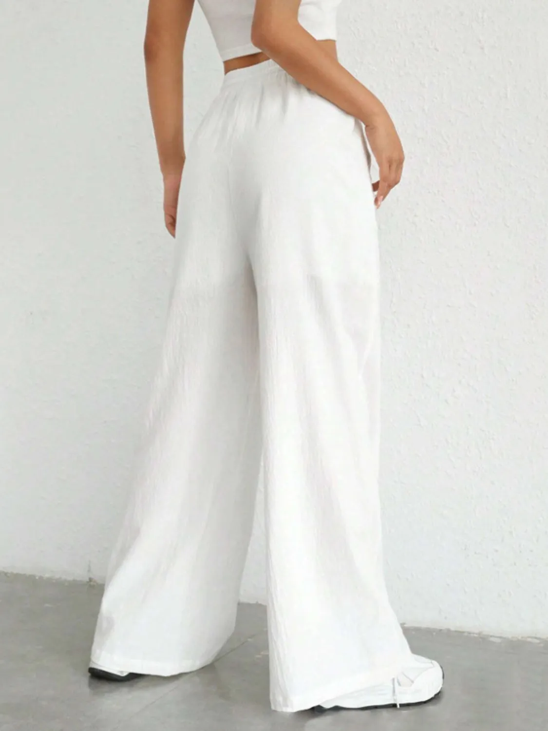 Stylish wide leg pants with drawstring at Beezti