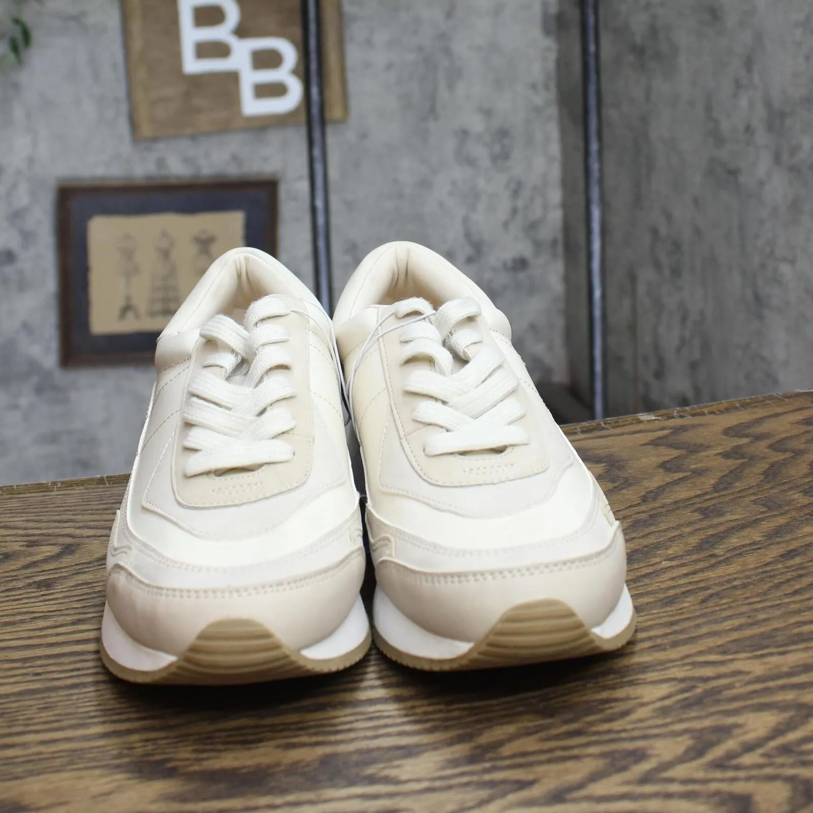 Universal Thread Courtney Sneakers with Memory Foam Insole Light Beige 11M